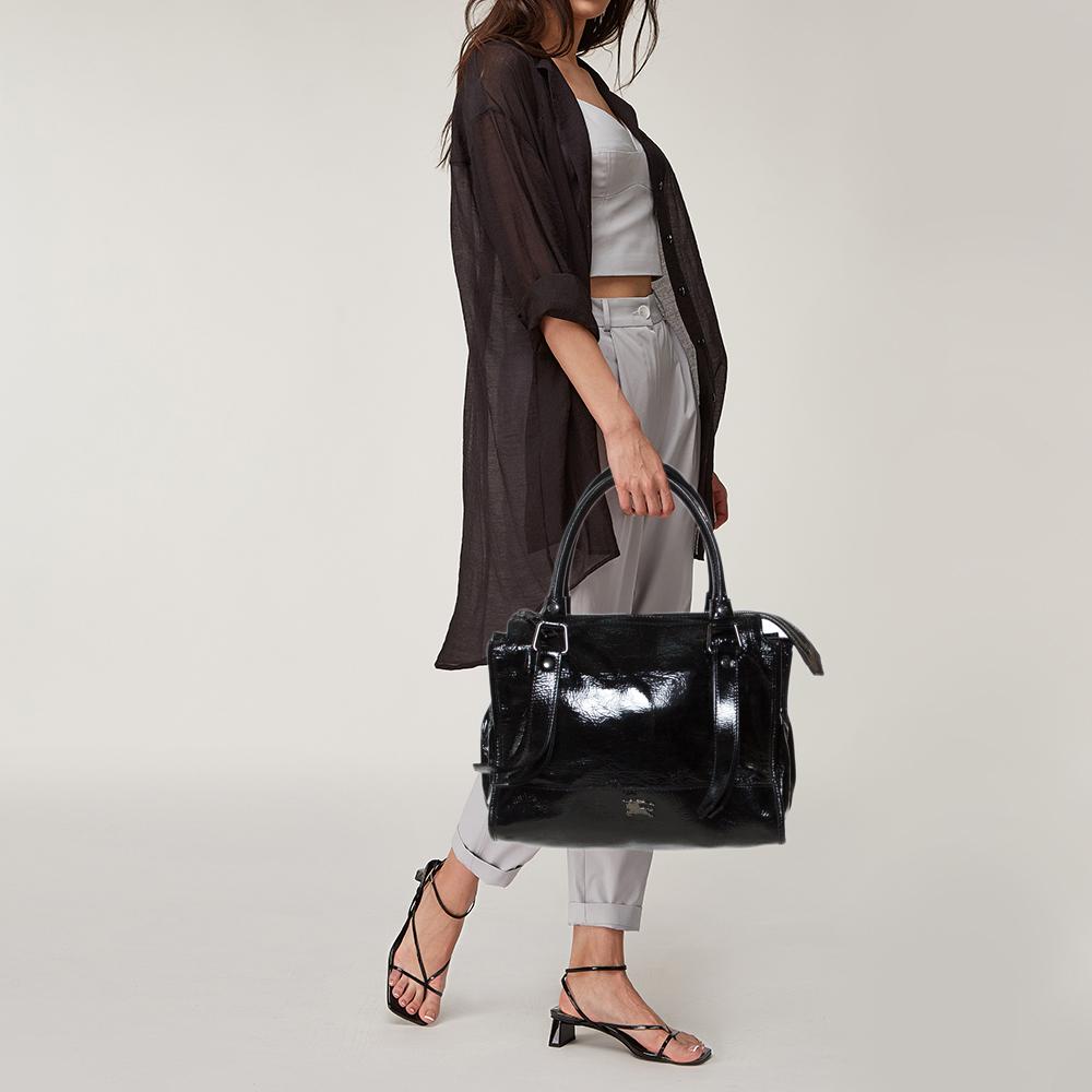 Schwarze Lackleder-Tasche von Burberry im Zustand „Gut“ in Dubai, Al Qouz 2