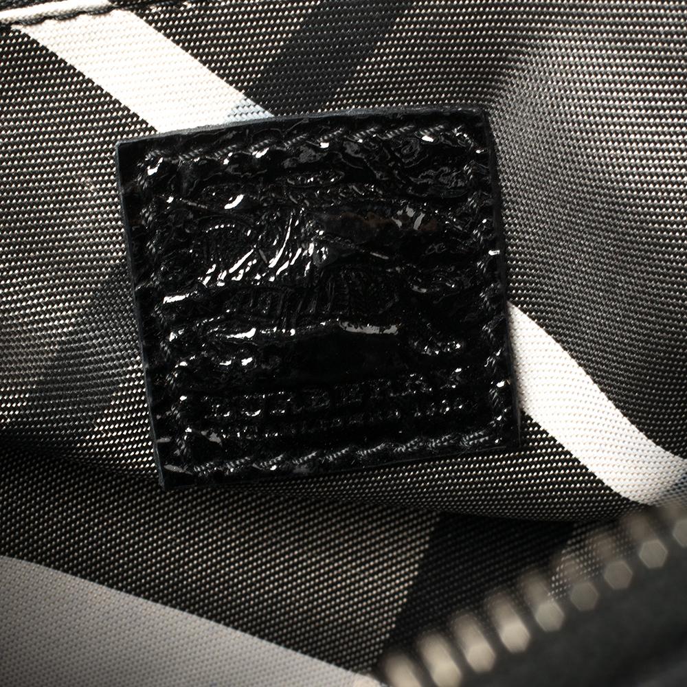 Schwarze Lackleder-Tasche von Burberry 2