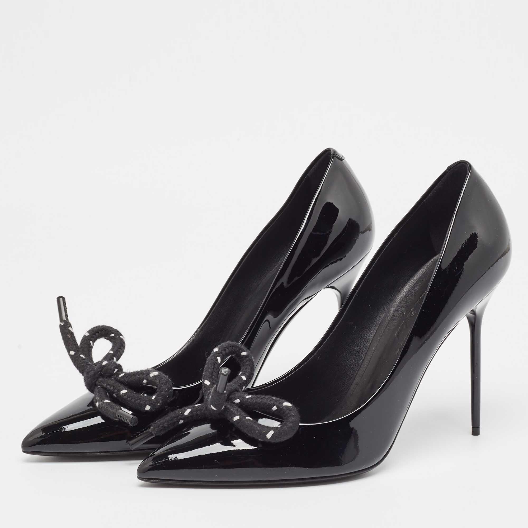 Queste décolleté, che emanano femminilità ed eleganza, sono caratterizzate da una silhouette chic e da un design accattivante. Potete indossare queste décolleté per un look elegante. 