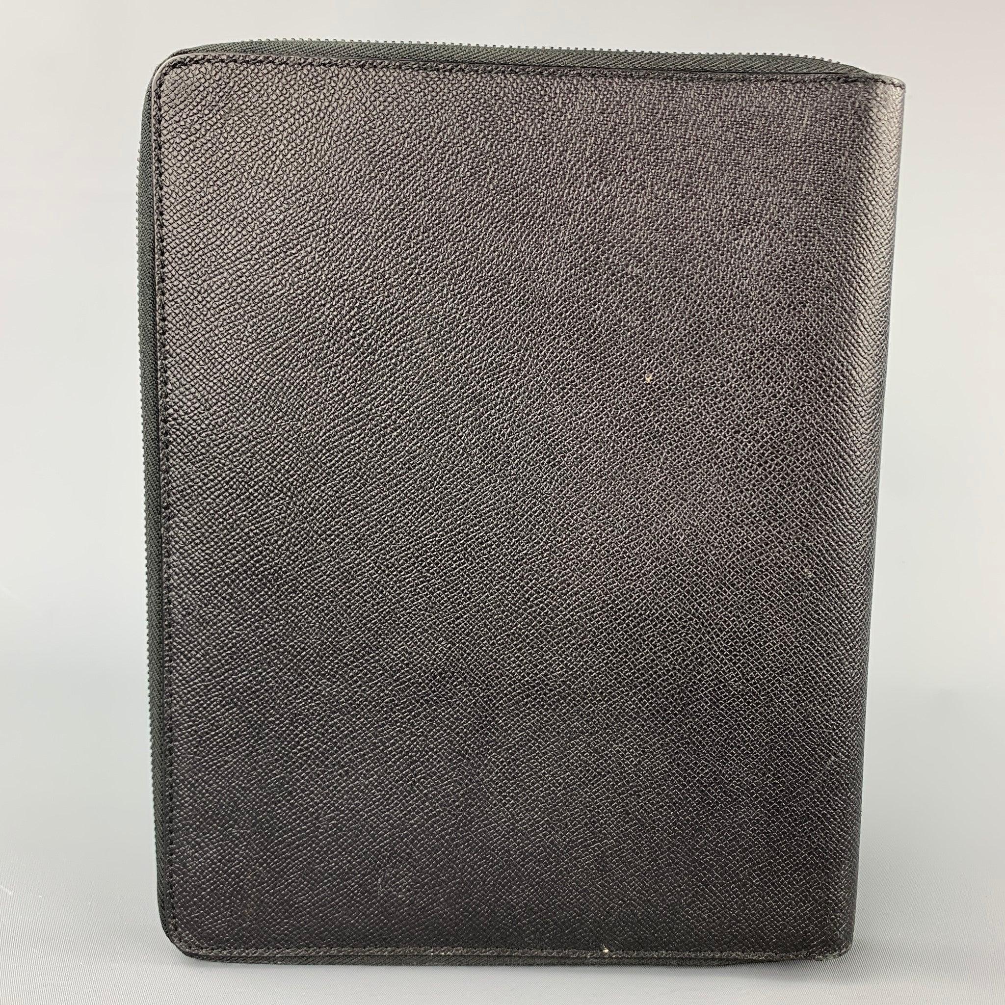 BURBERRY iPad Case comes in a black pebble grain leather featuring a inner slot and a zip up closure. Made in Italy. Fits a regular iPad.
 Very Good
 Pre-Owned Condition. Case  
 

 Measurements: 
  Height: 10 inches Width: 8 inches 
  
  
  
 Sui