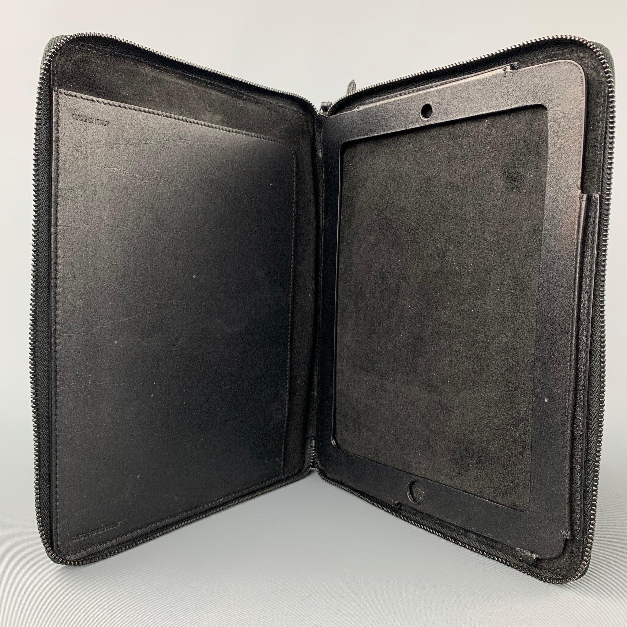BURBERRY Black Pebble Grain Leather iPad Case In Good Condition In San Francisco, CA