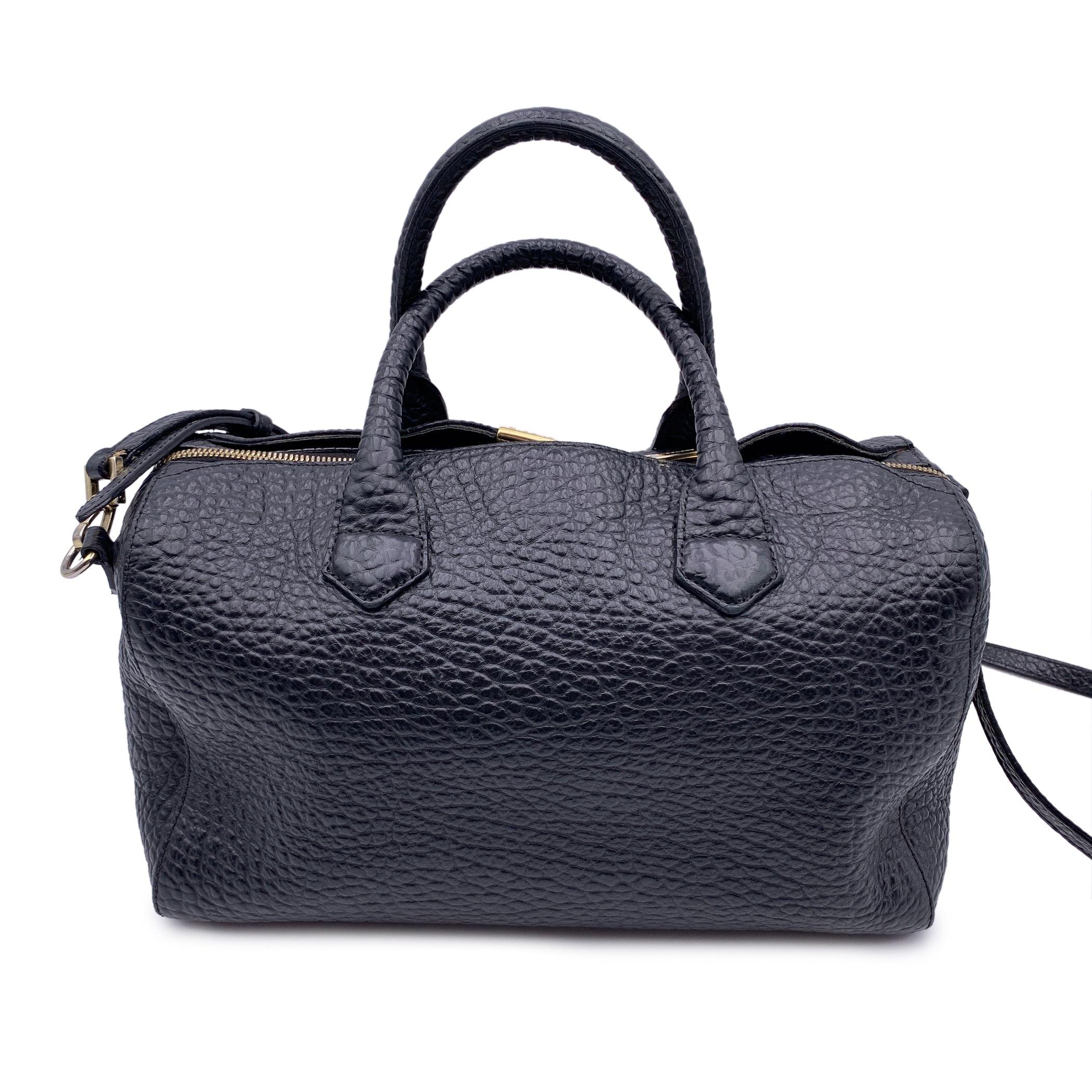 Burberry Black Pebbled Leather Handbag Boston Bag with Strap Excellent état à Rome, Rome