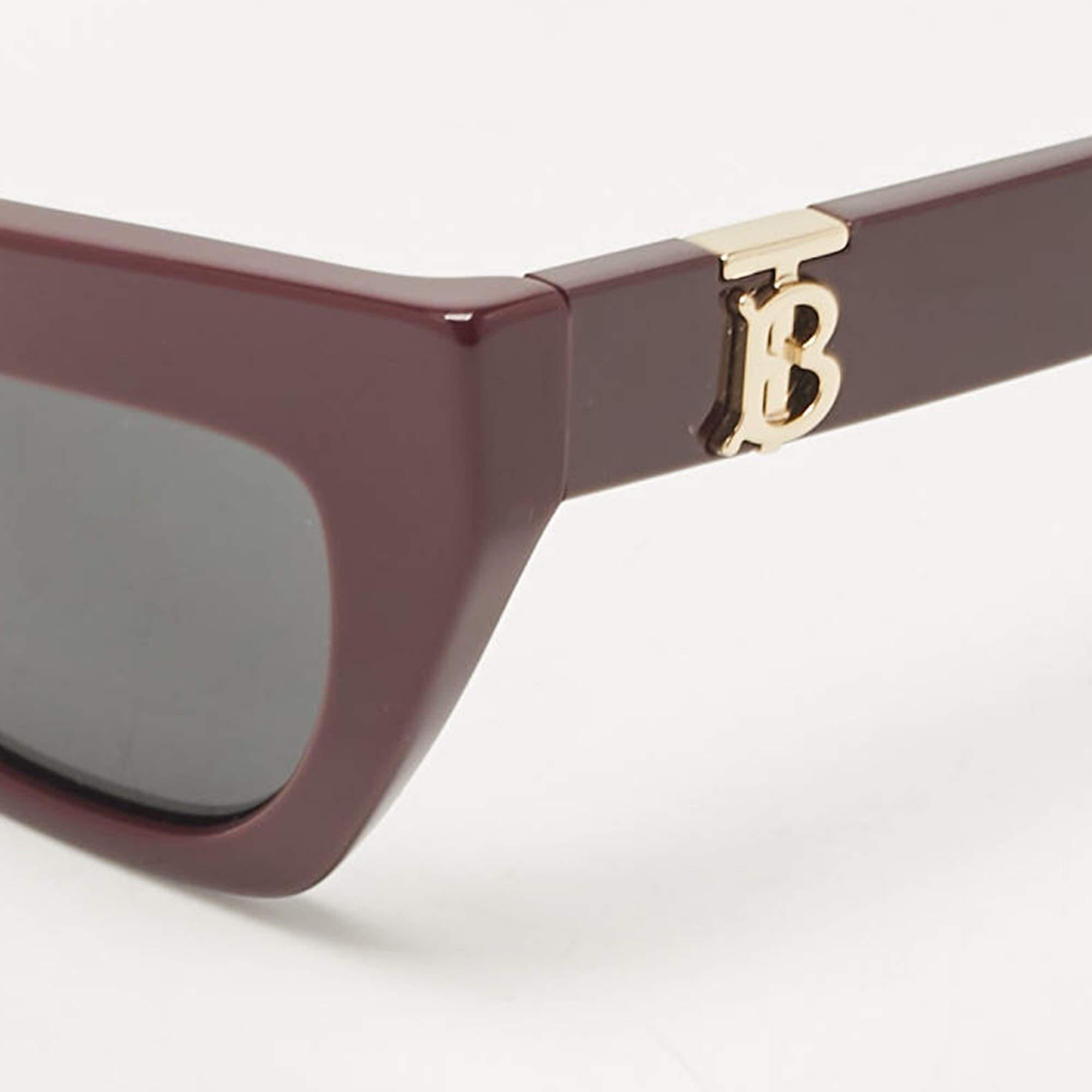 The stylish frame and good quality lenses make these sunglasses a high fashion accessory that you must own. Designed by Burberry the pair will look best with your statement outfits.