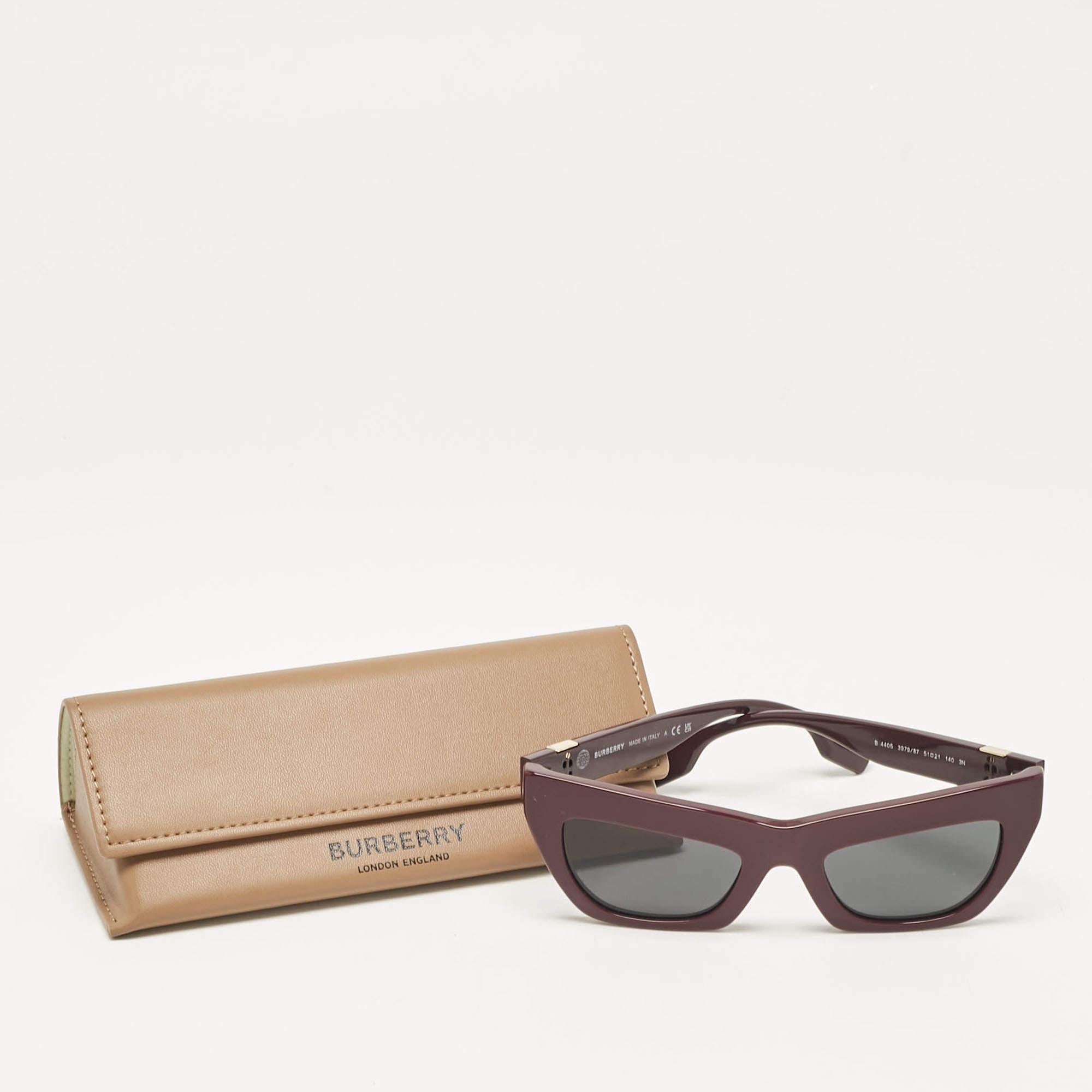 Burberry Black Purple B4405 CatEye Sunglasses In New Condition In Dubai, Al Qouz 2