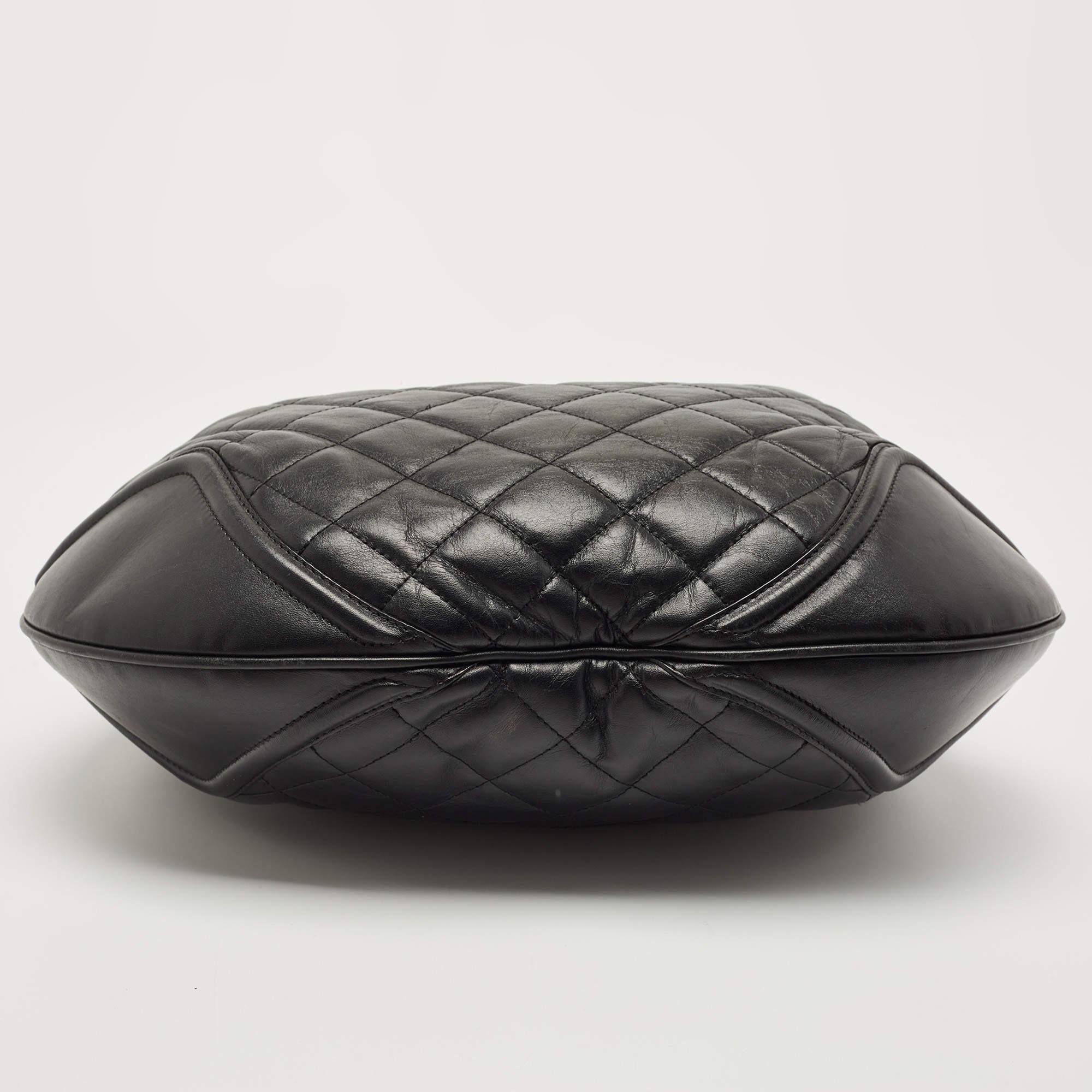 Burberry Black Quilted Leather Hoxton Hobo In Good Condition For Sale In Dubai, Al Qouz 2