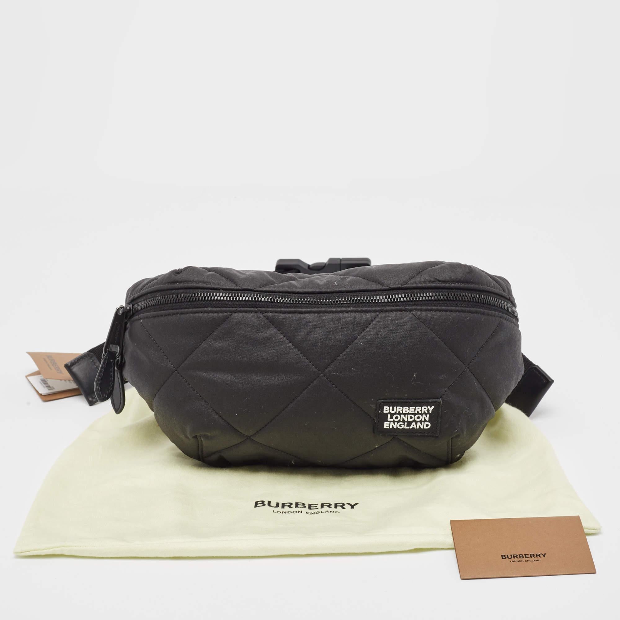 Borsa Sonni in nylon trapuntato nero di Burberry in vendita 5