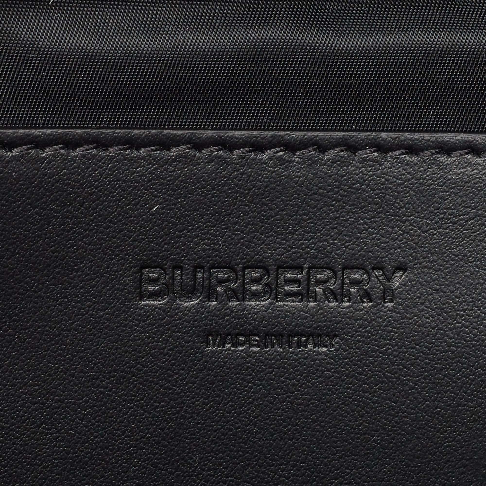 Borsa Sonni in nylon trapuntato nero di Burberry in vendita 4