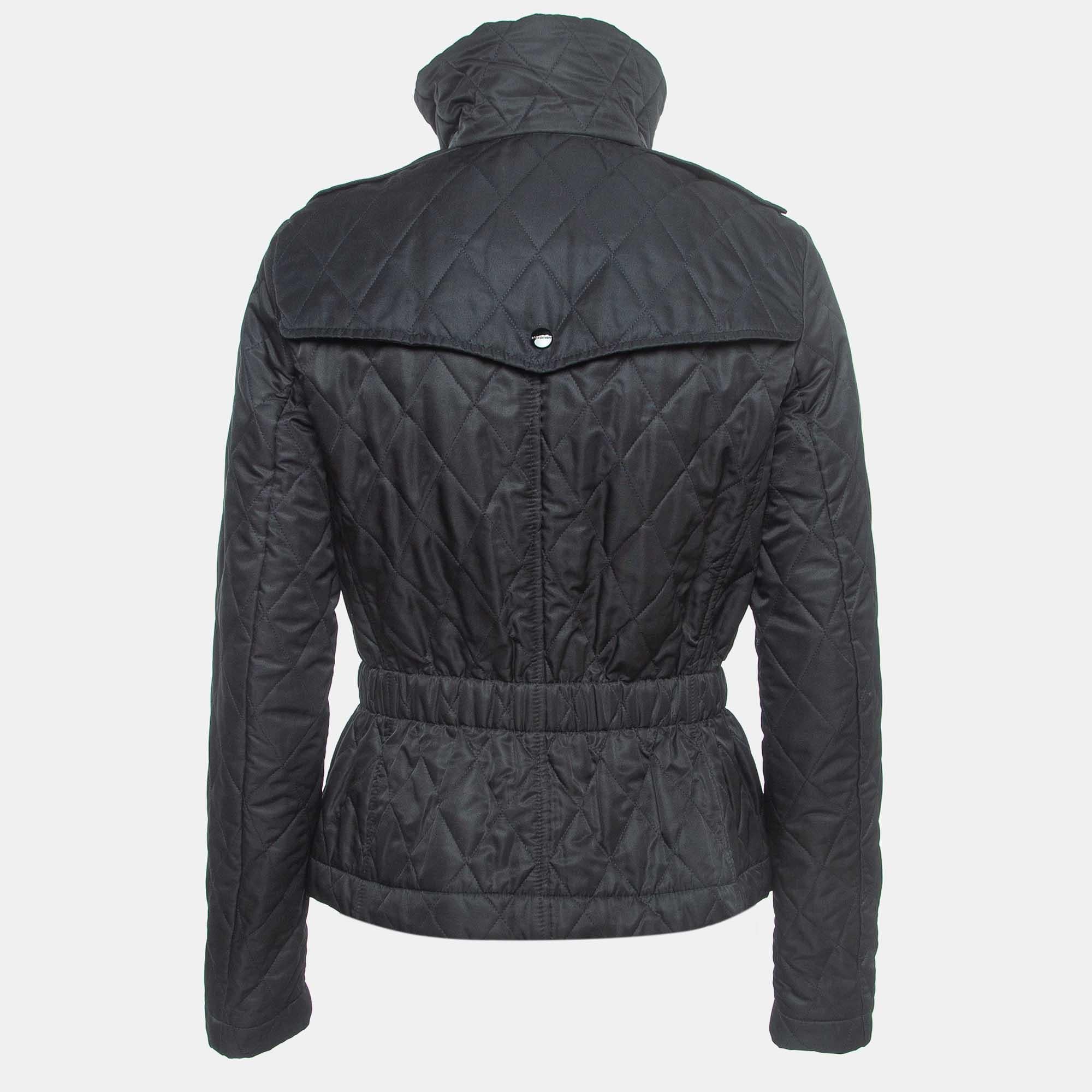 How fabulous does this designer jacket look! It is made of fine materials and features long sleeves. Pair it with pants and sneakers for a cool look.

