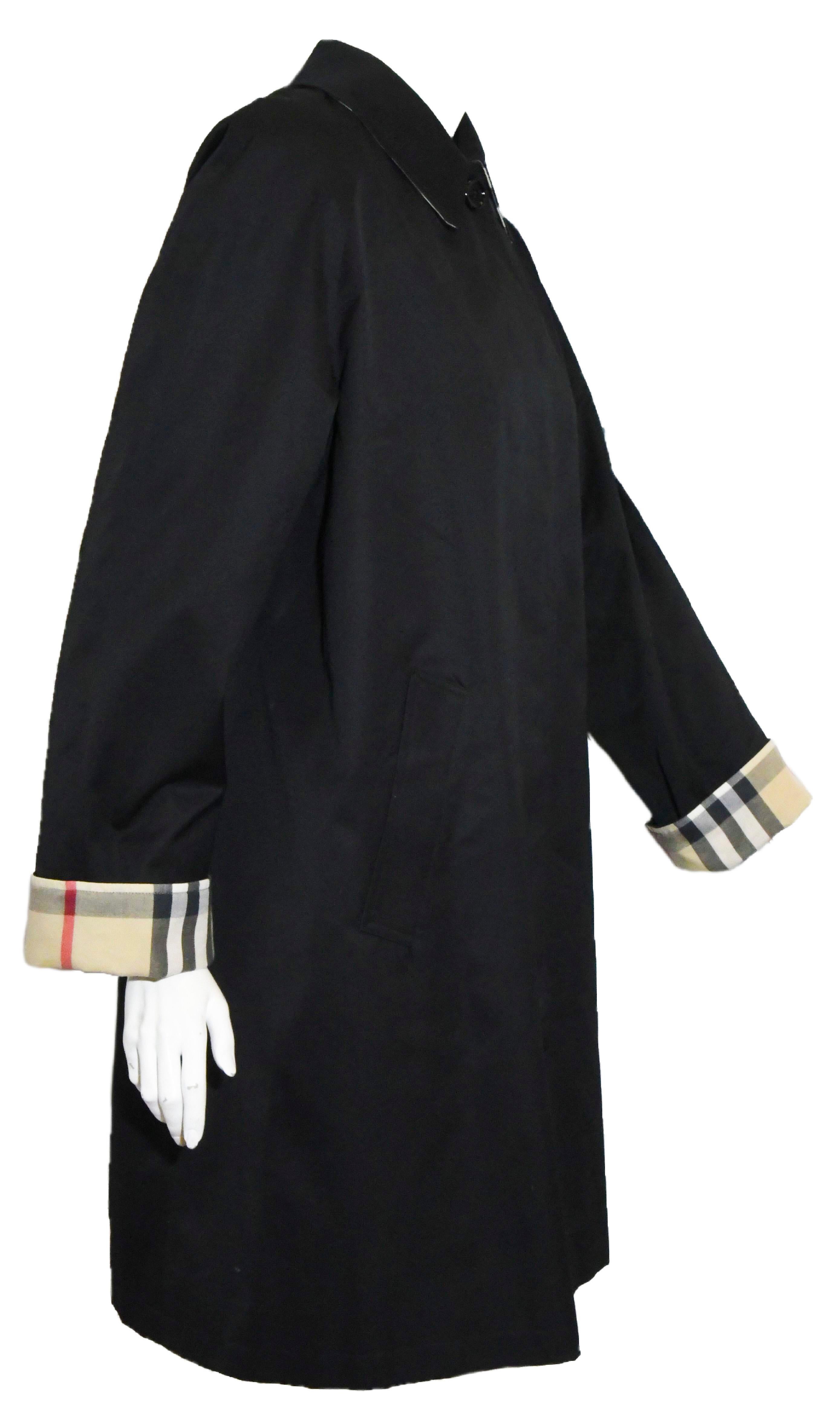 Burberry Black Raincoat with Up Cuff Single Breasted  In Excellent Condition For Sale In Palm Beach, FL