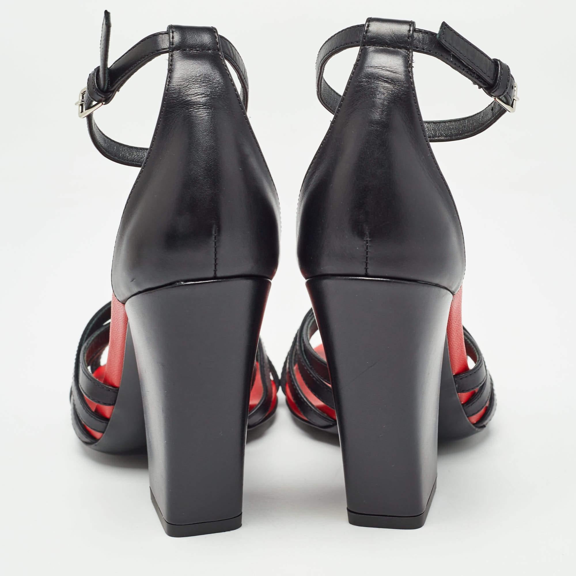 Burberry Schwarz/Rote Leder Hove Heel-Sandalen mit Knöchelriemen Größe 36 im Angebot 1