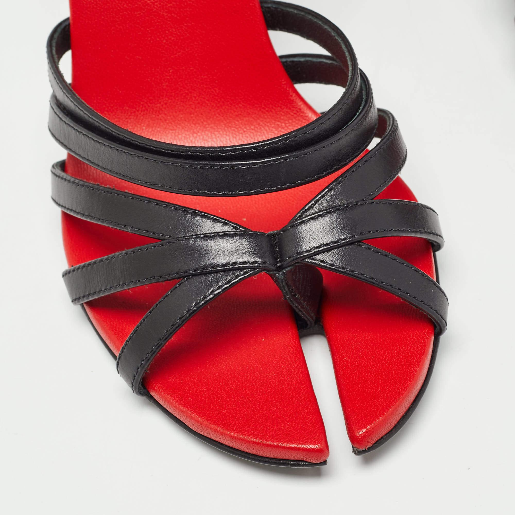 Burberry Schwarz/Rote Leder Hove Heel-Sandalen mit Knöchelriemen Größe 36 im Angebot 3