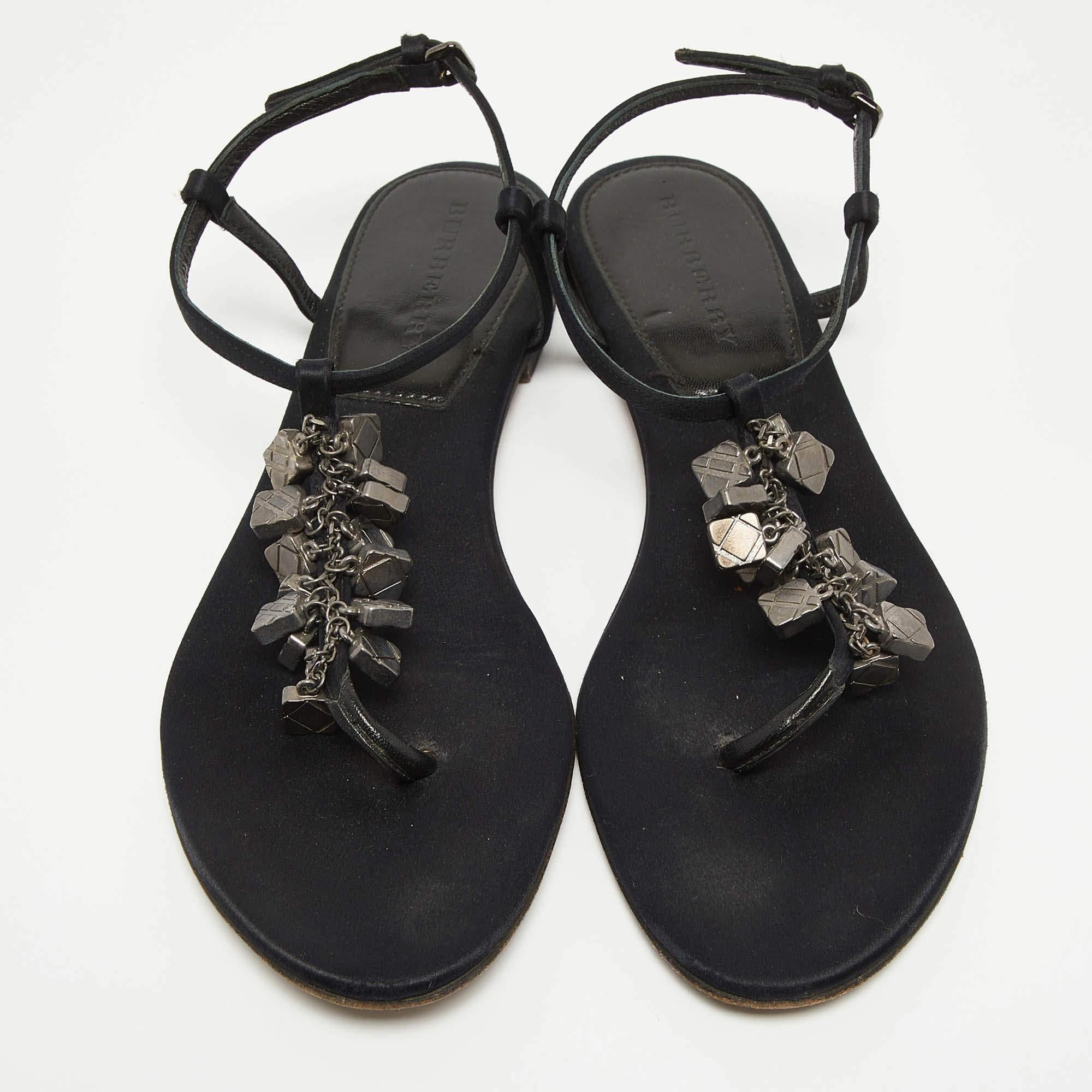 Burberry Black Satin Embellished Thong Flat Sandals Size 39 In Good Condition For Sale In Dubai, Al Qouz 2