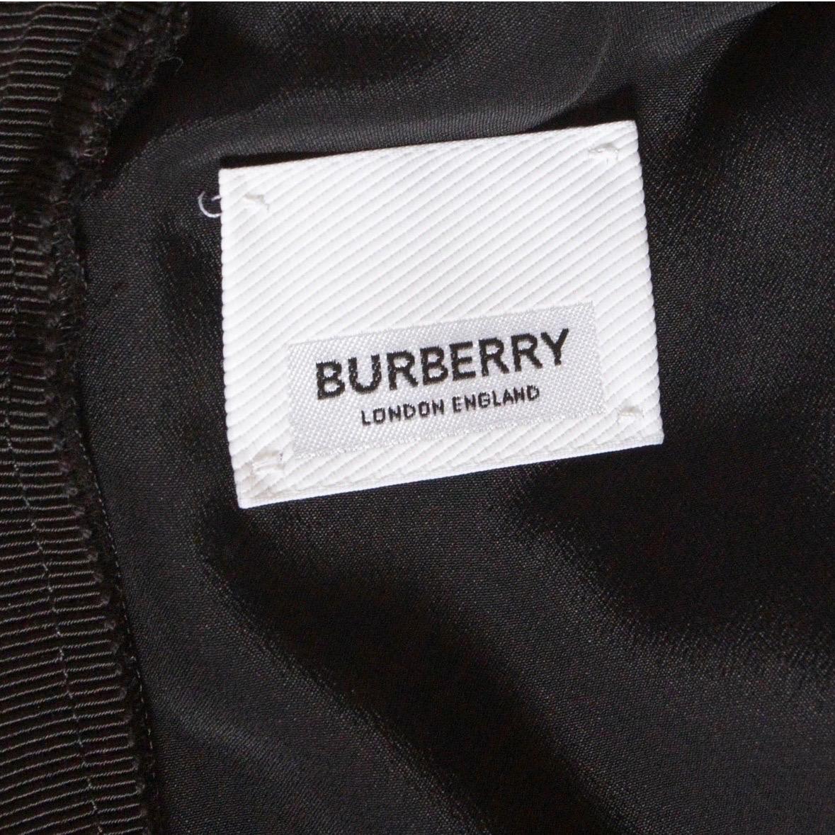 Burberry Schwarzes Etuikleid aus Seidenmischung mit Ausschnitt im Angebot 4