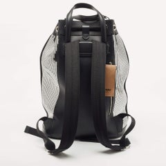 Burberry Black/Silver Mirror Effect and Suede Drawstring Backpack (Sac à dos à cordon de serrage en daim et effet miroir noir/argent)