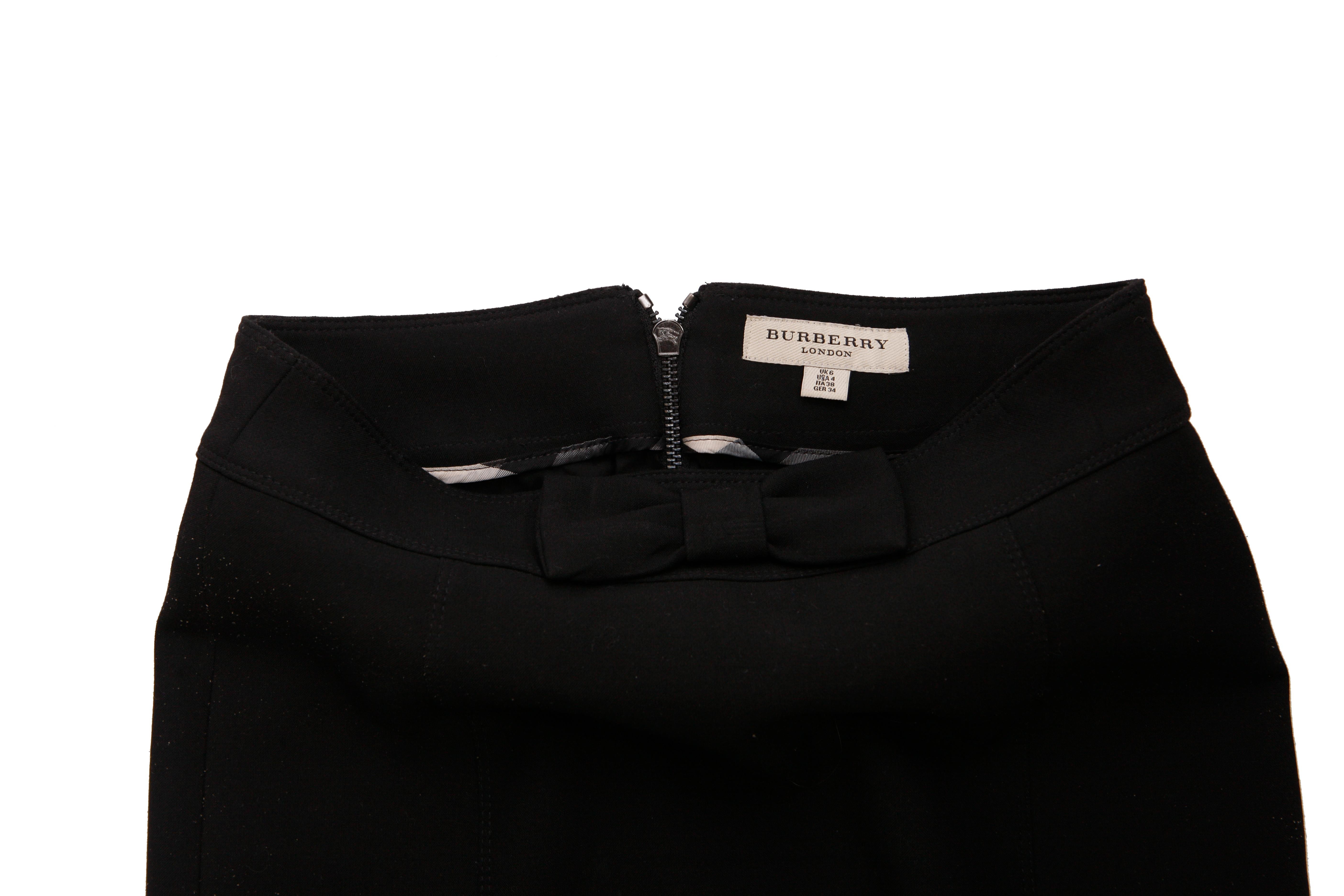Black Burberry, black skirt with bow and split on the back For Sale