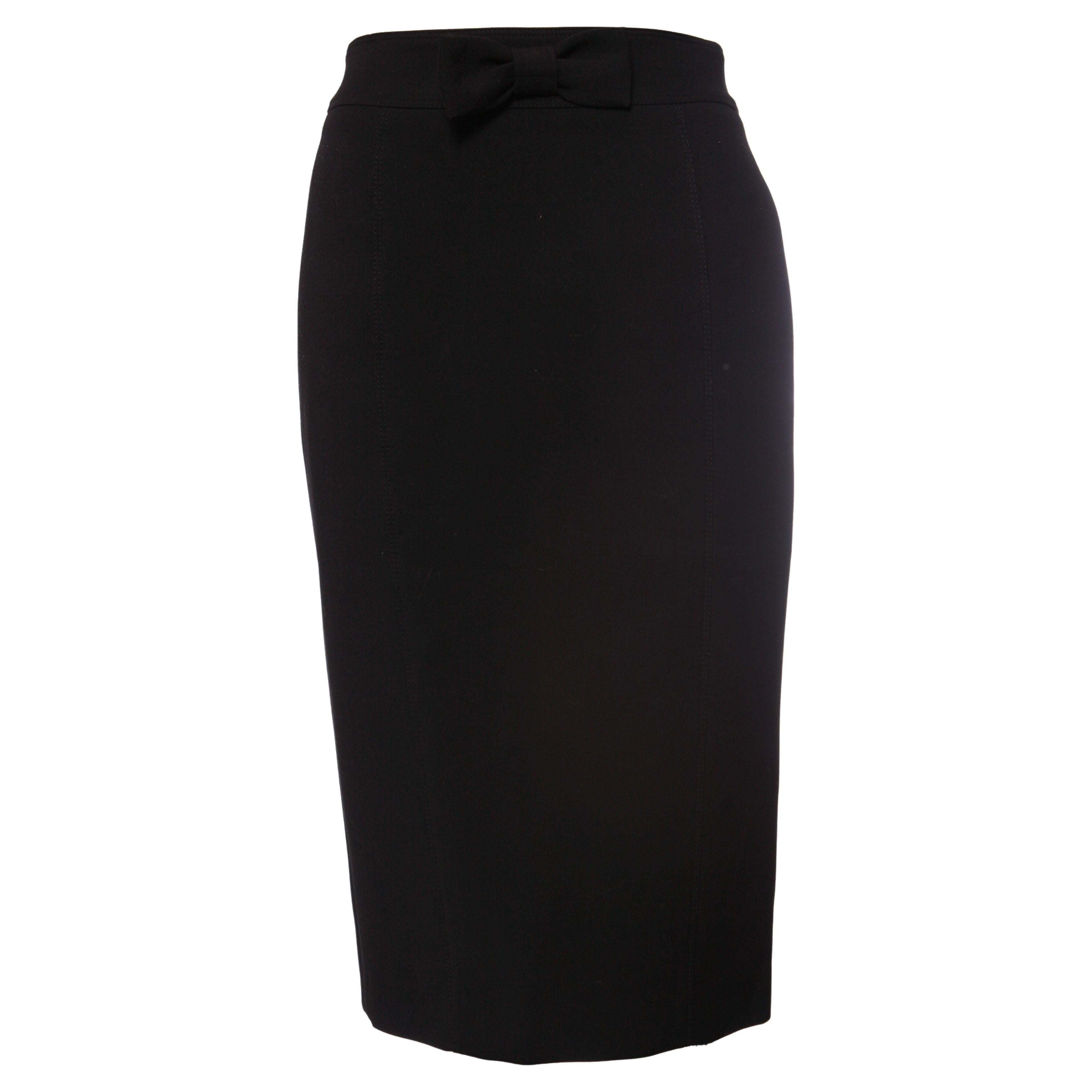 Burberry, black skirt with bow and split on the back For Sale