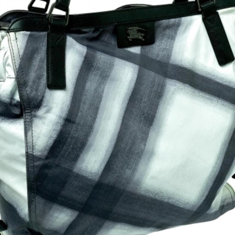Burberry Black Smoked Check Nylon and Leather Buckleigh Tote In Fair Condition For Sale In Dubai, Al Qouz 2
