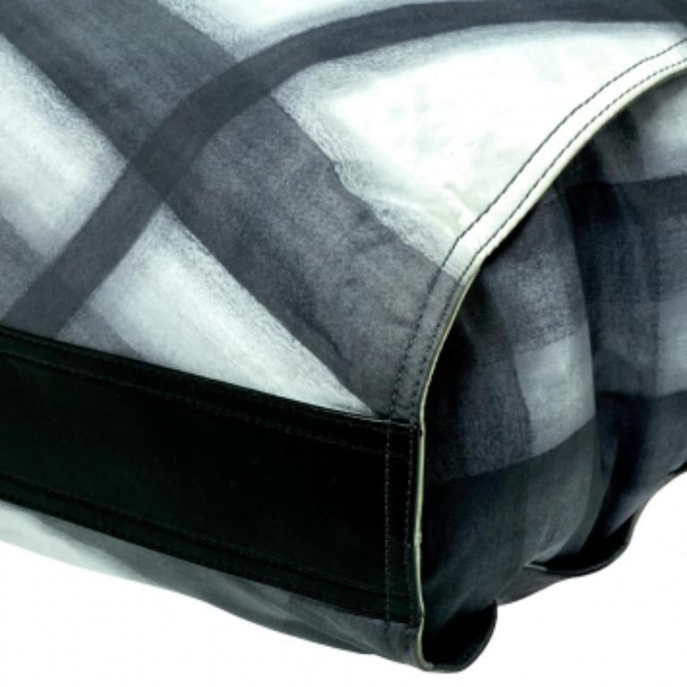 Burberry Black Smoked Check Nylon and Leather Buckleigh Tote For Sale 4