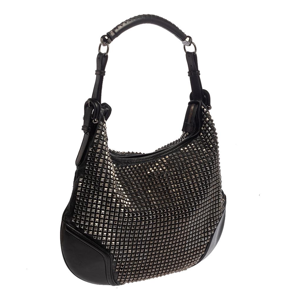 Burberry Borsa Hoxton in pelle nera con borchie In condizioni discrete a Dubai, Al Qouz 2