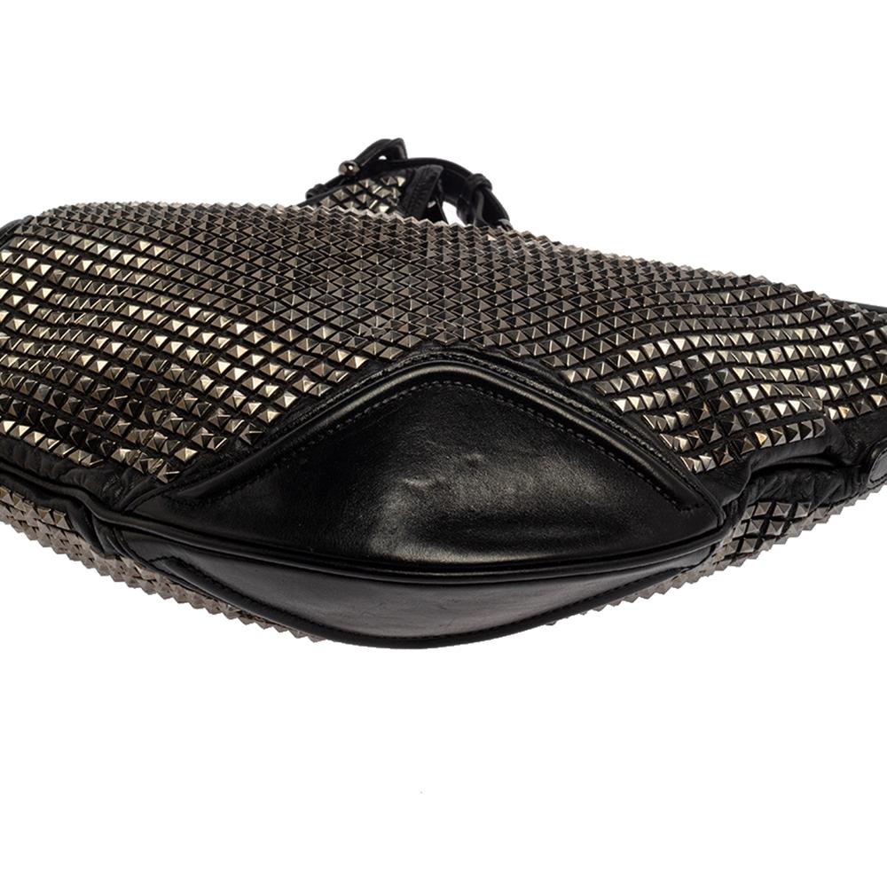 Burberry Borsa Hoxton in pelle nera con borchie 1