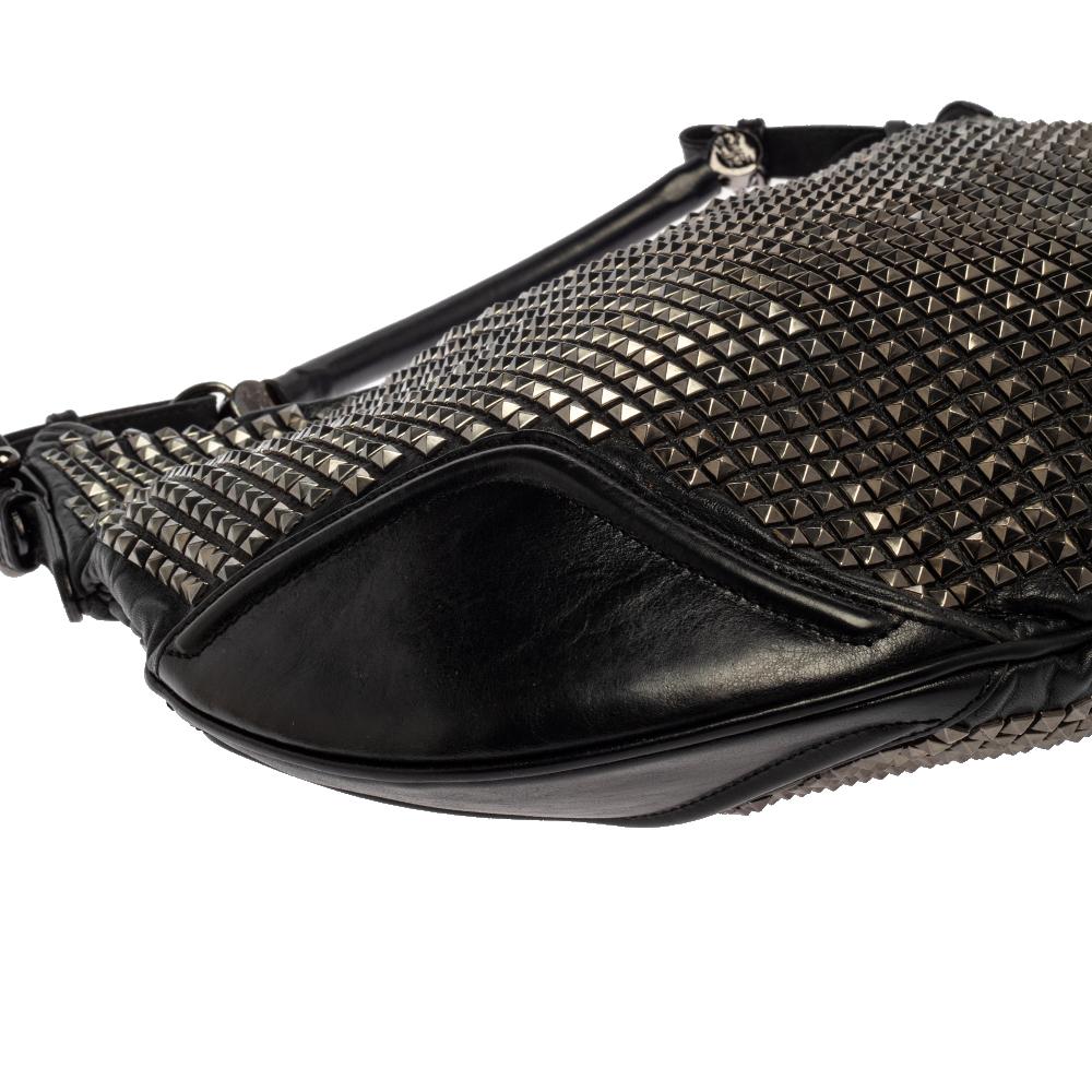 Burberry Borsa Hoxton in pelle nera con borchie 2