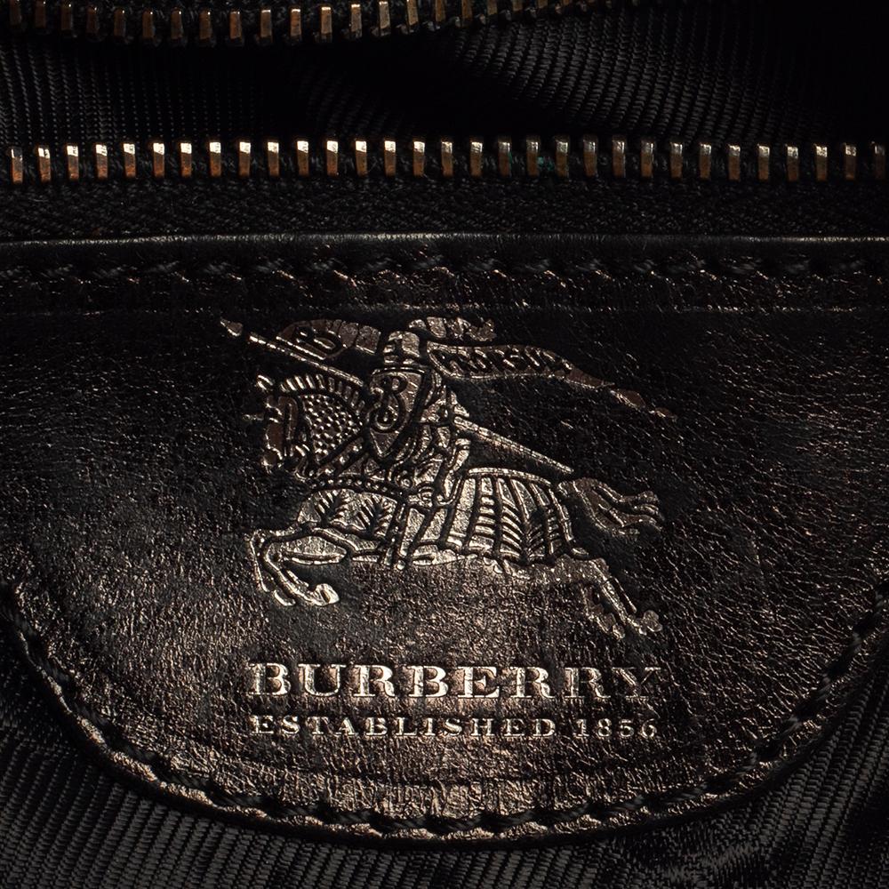 Burberry Borsa Hoxton in pelle nera con borchie 4