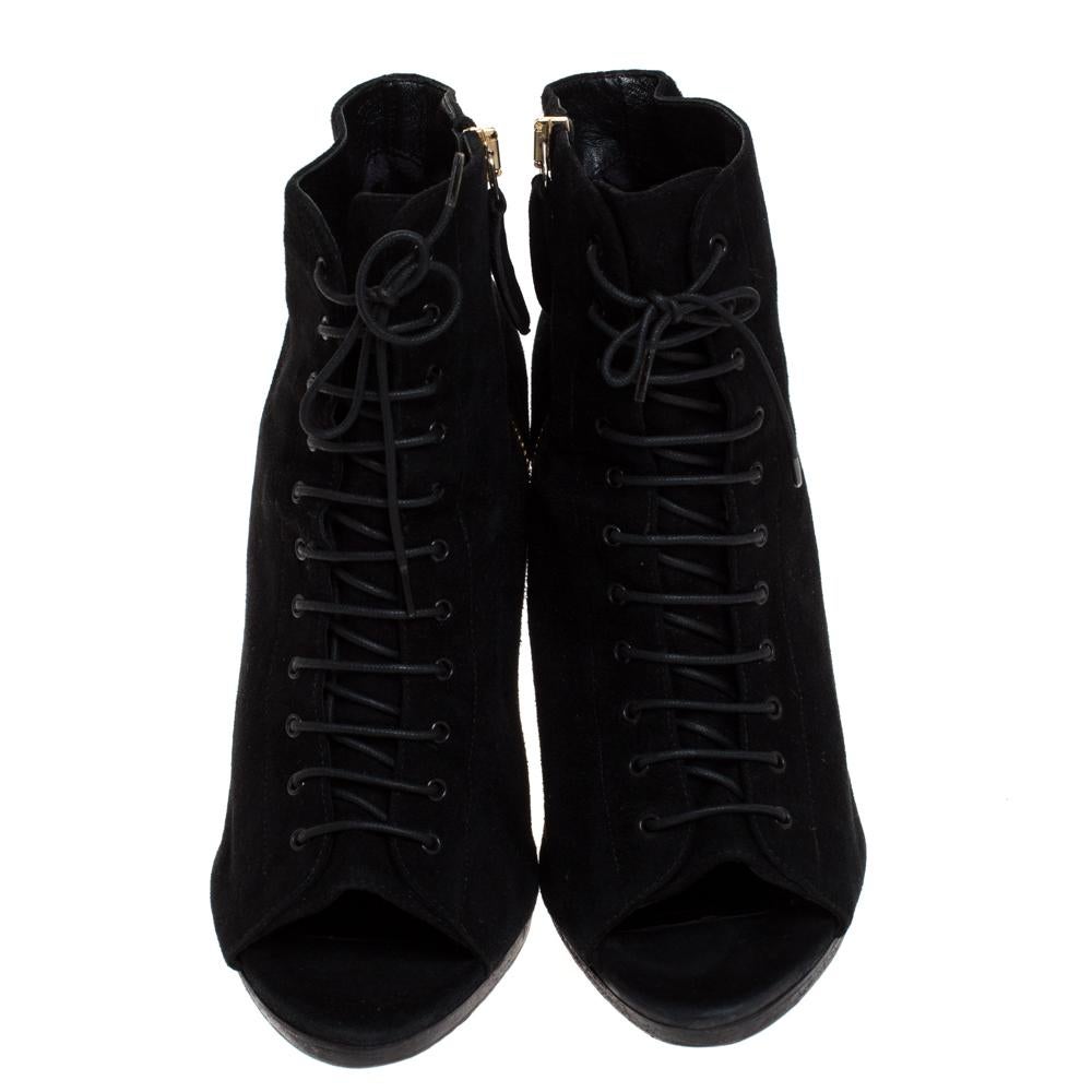 Exclusively crafted by the best, for the best, these boots are from the house of Burberry. These black boots have been crafted from suede and styled with peep-toes and lace-ups on the front. They are complete with leather insoles and block heels.

