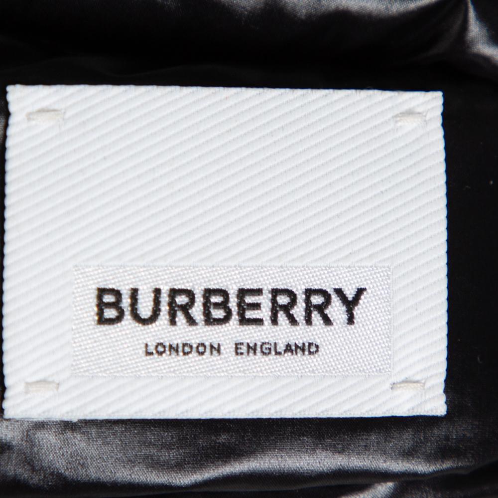 Burberry Schwarz Synthetik Birkenshaw Logo Patch Detail gesteppte Daunenjacke XS 2