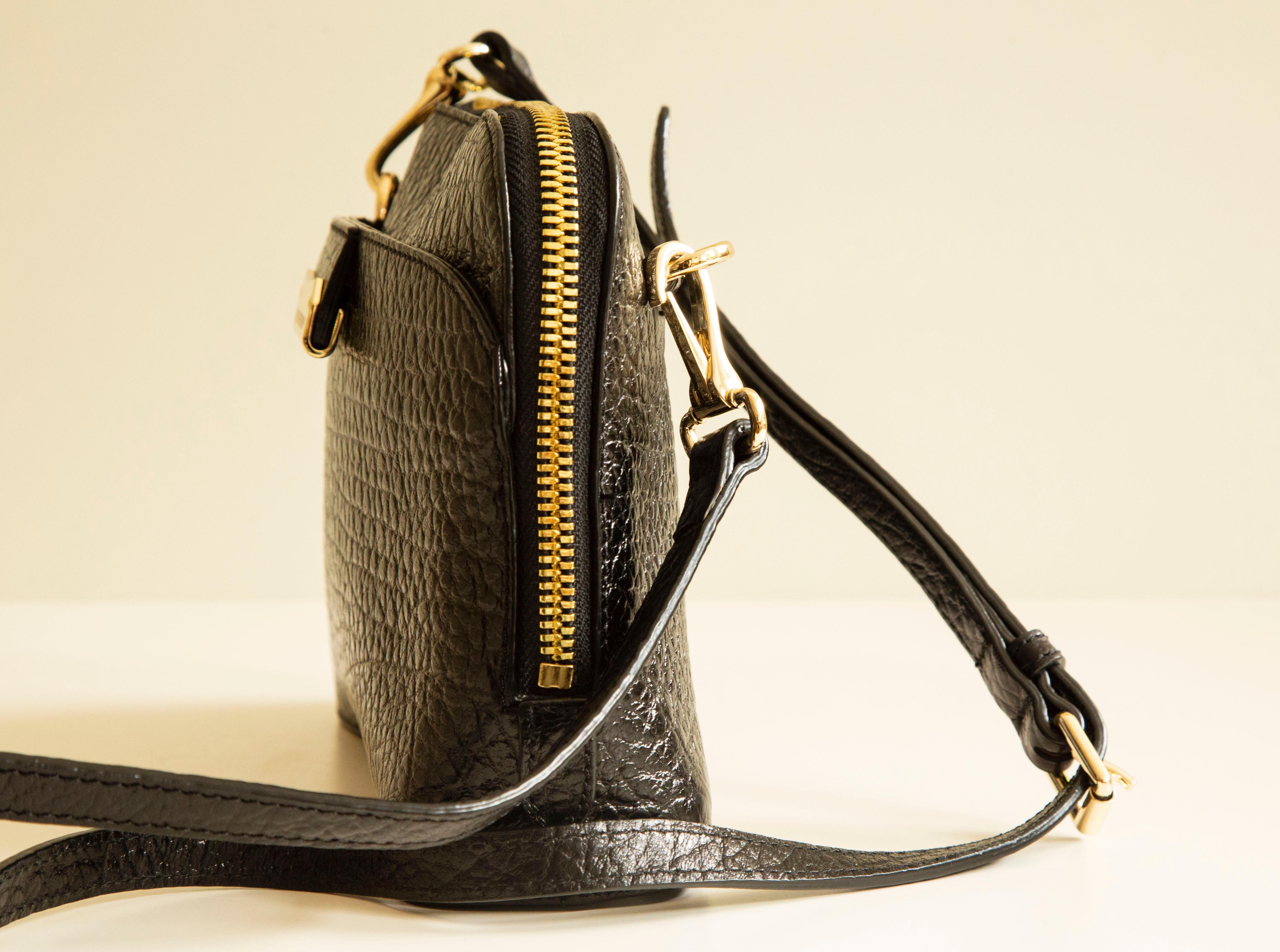 Burberry Black Textured Glossy Leather Crossbody Bag In Excellent Condition In Arnhem, NL