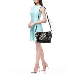 Borsa a tracolla Lowry in nylon e pelle verniciata Burberry Black/White Beat Check
