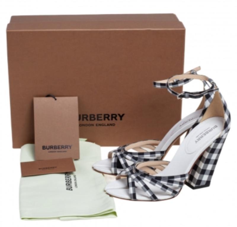 Sandales en toile et cuir noir/blanc de Burberry Taille 37 Bon état à Dubai, Al Qouz 2