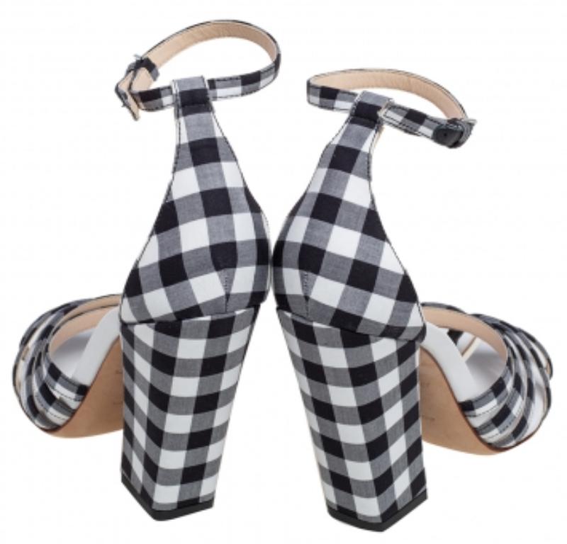  Sandales en toile et cuir noir/blanc de Burberry Taille 37 Pour femmes 
