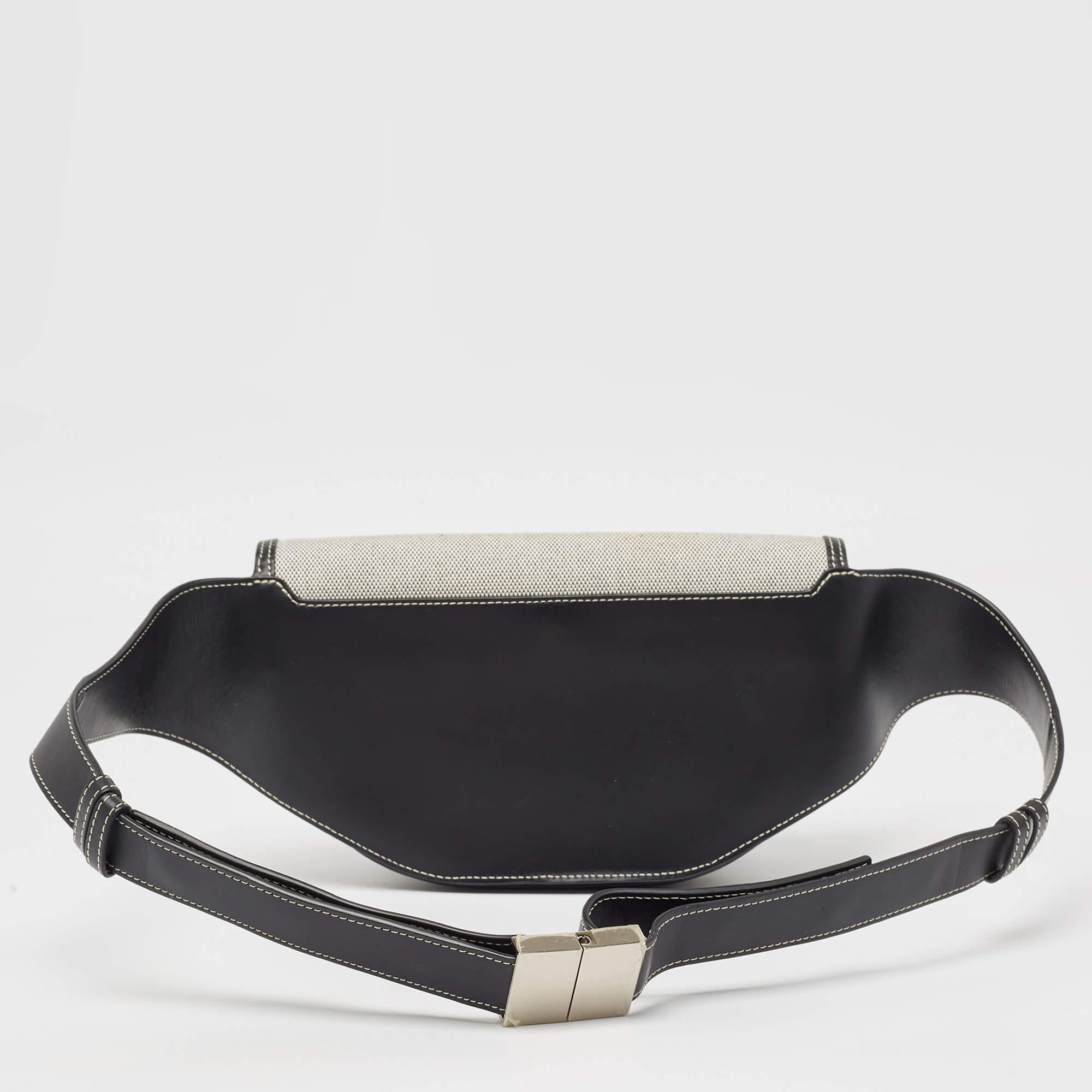 Riñonera Burberry Olympia pequeña de lona y piel en blanco y negro en Excelente Estado en Dubai, Al Qouz 2