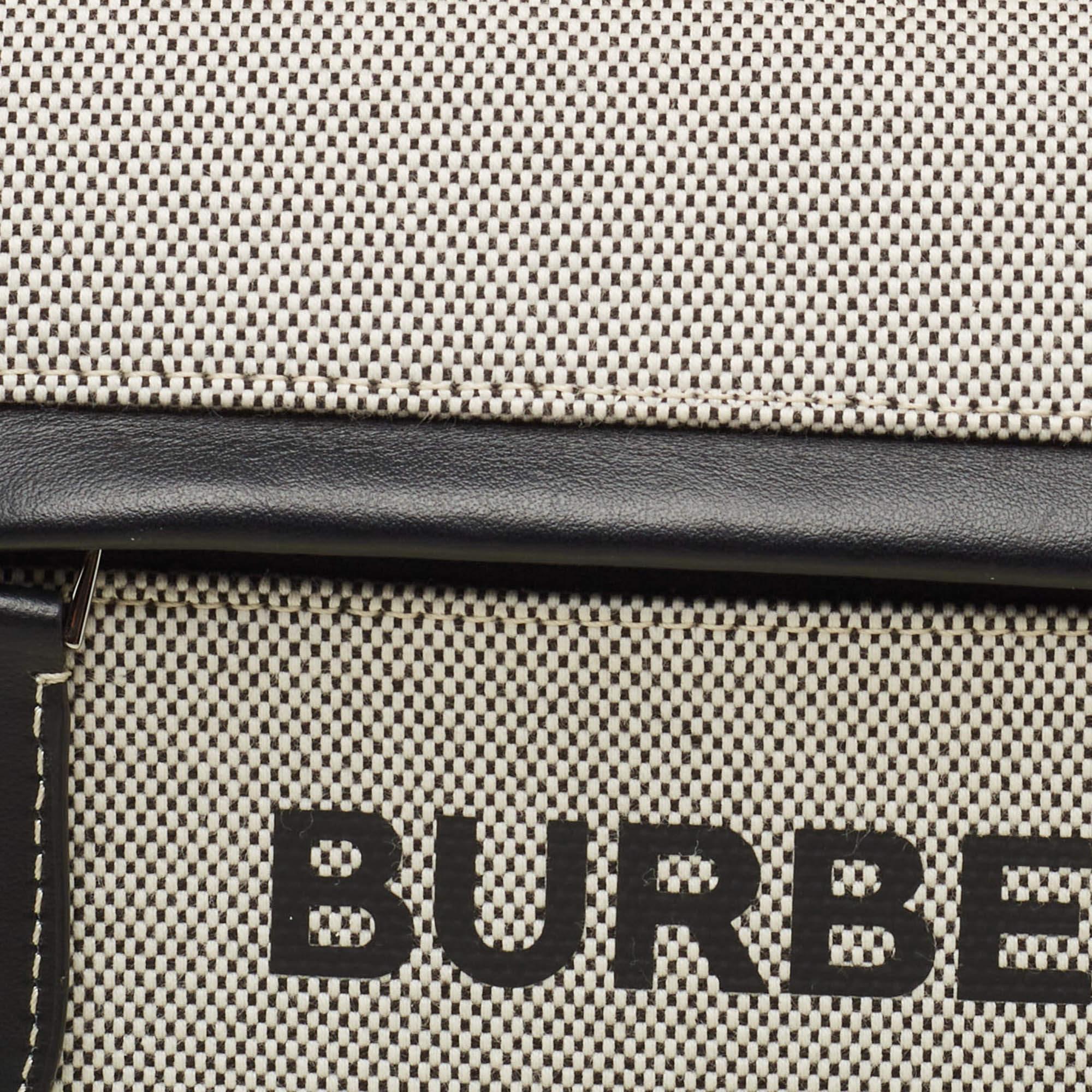 De las mujeres Riñonera Burberry Olympia pequeña de lona y piel en blanco y negro