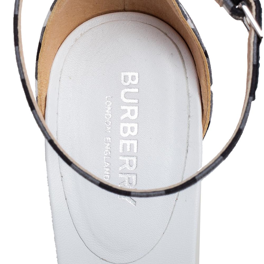 Burberry Black/White Checkered Fabric Hove Heel Ankle Strap Sandals Size 39 In New Condition For Sale In Dubai, Al Qouz 2