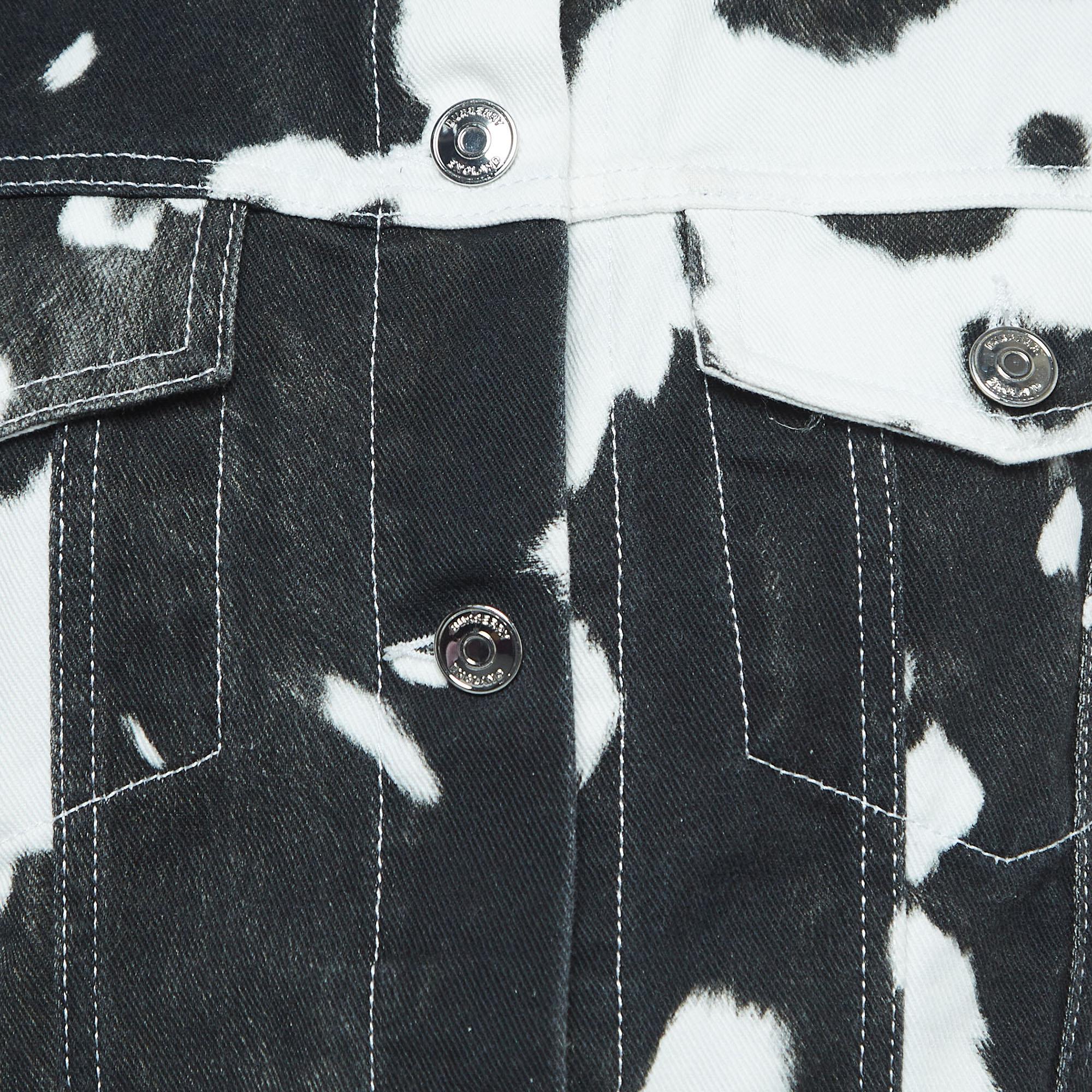Burberry Veste en jean boutonnée imprimée noir/blanc XS en vente 2