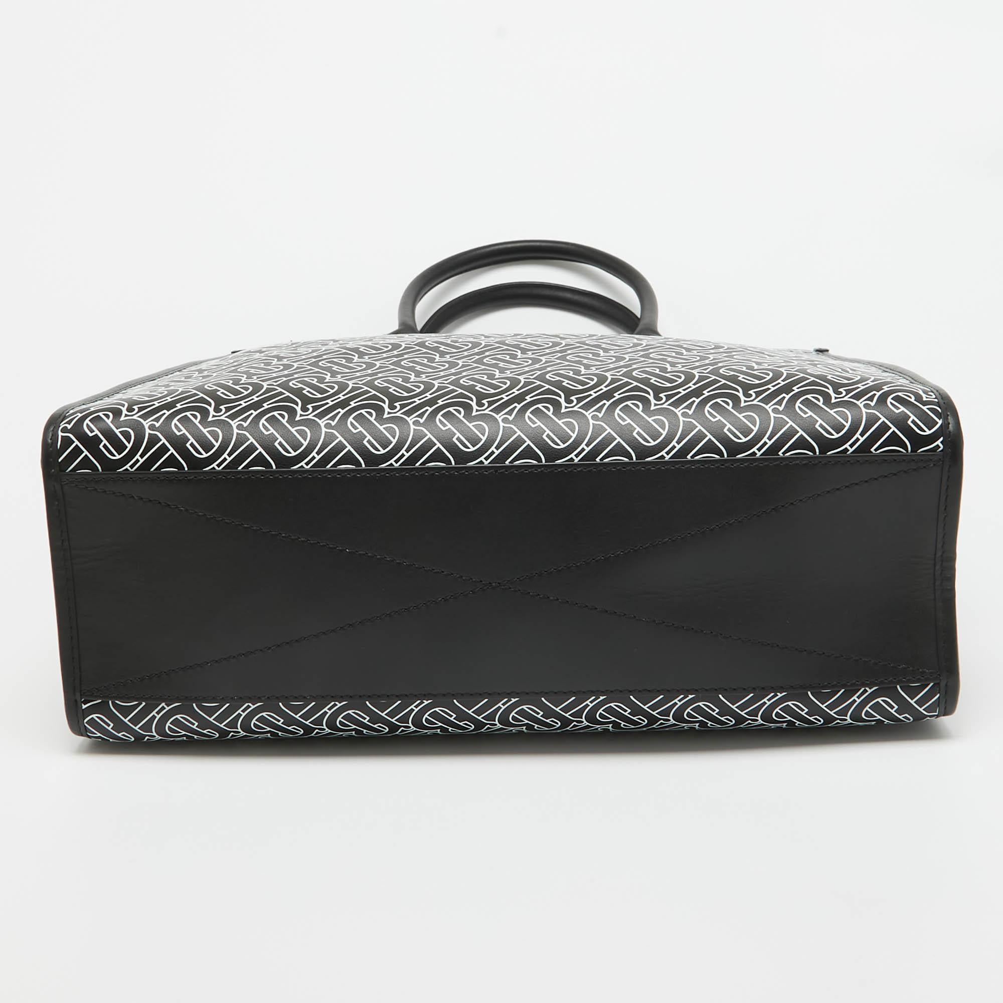 Burberry Logo TB nero/bianco in pelle verticale Danny Tote in vendita 1