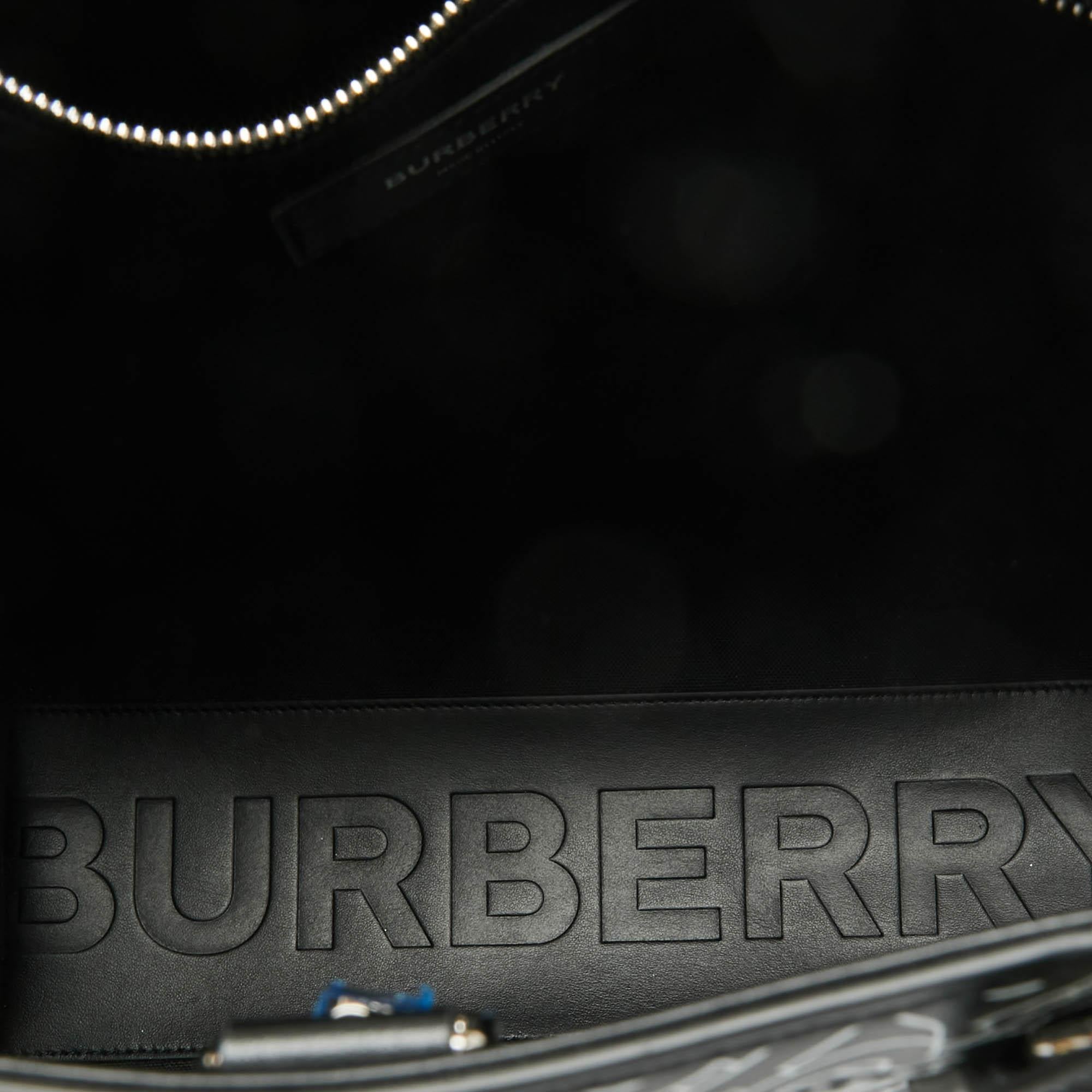 Burberry Logo TB nero/bianco in pelle verticale Danny Tote in vendita 2