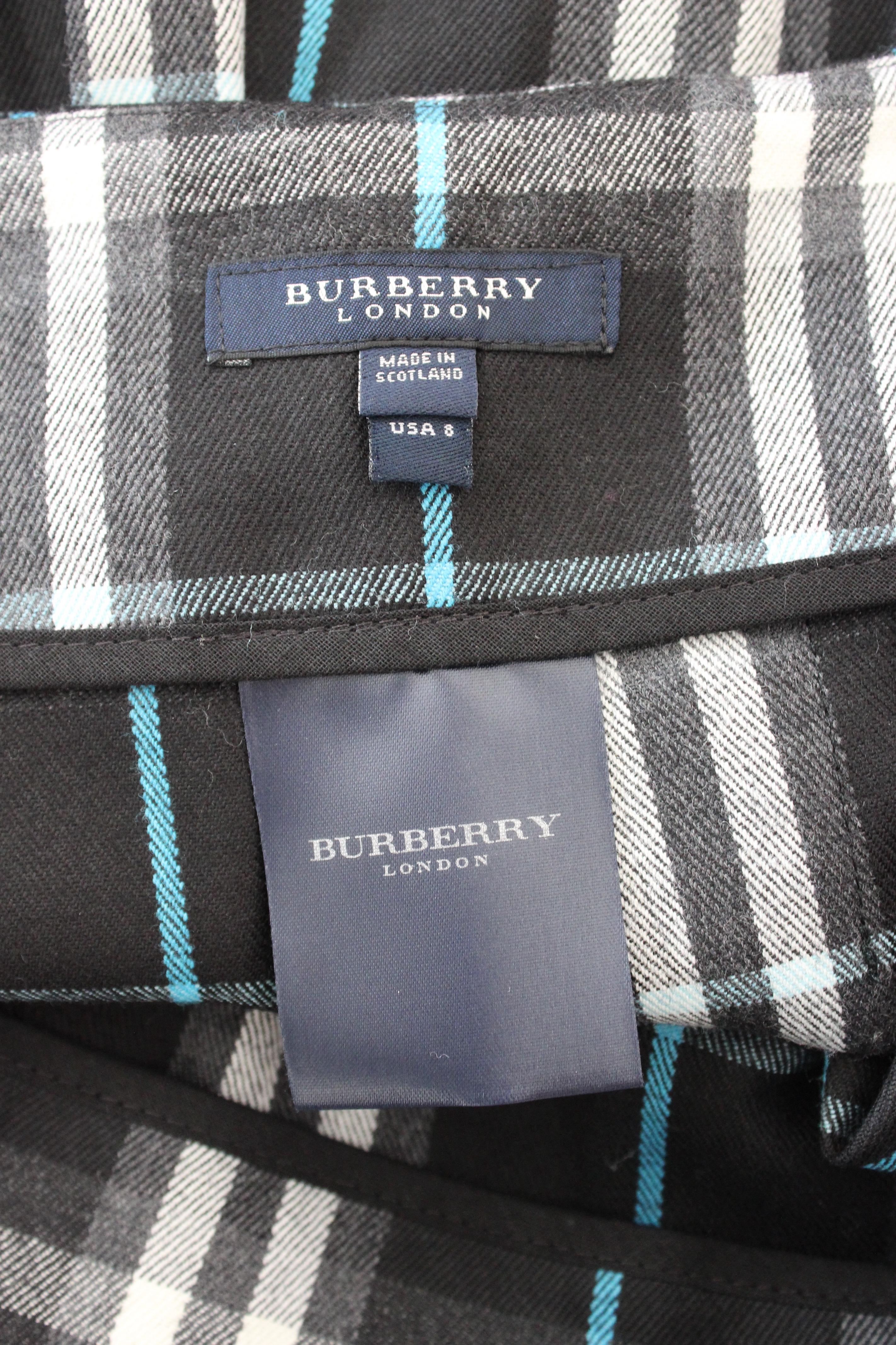 Burberry Black White Wool Tartan Kilt Skirt In Excellent Condition In Brindisi, Bt