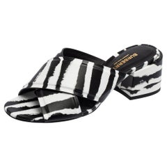 Burberry Schwarz/Weiß Zebra Print Leder Slide Castlebar Sandalen Größe 36,5