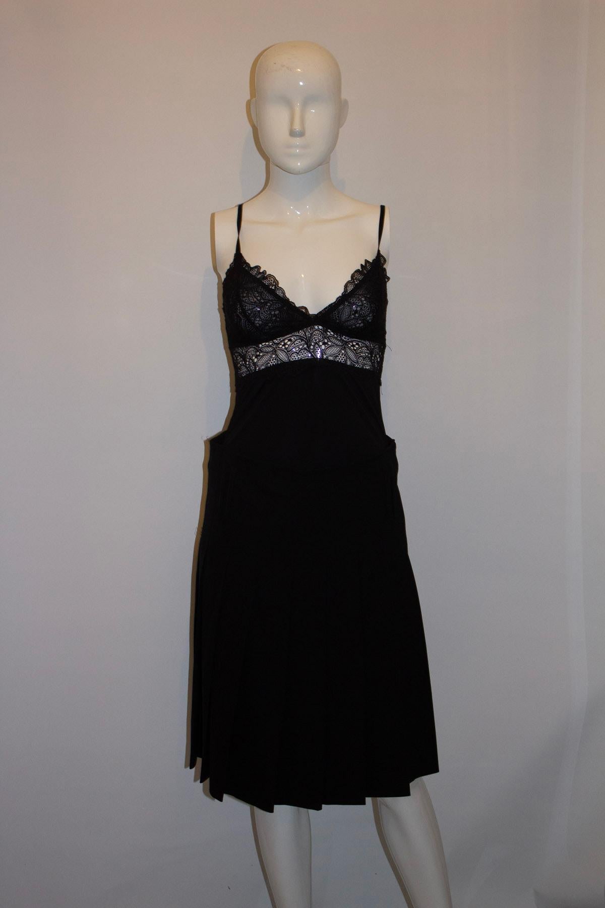 Women's or Men's Burberry Black Wool Pleated Skirt For Sale