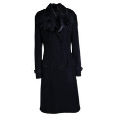 Burberry, gabardina de lana negra con cuello de piel