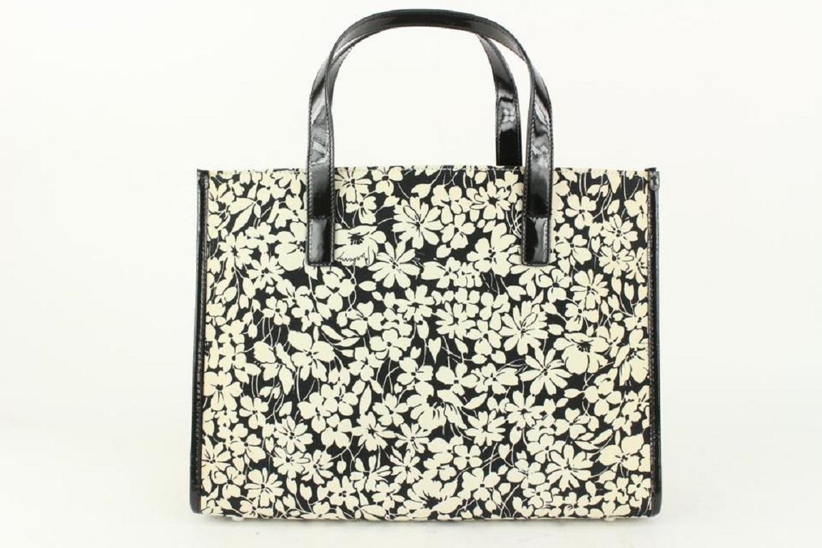 Burberry Black x White Floral Shopper Tote with Nova Check Pouch 922Bur86 In Good Condition For Sale In Dix hills, NY