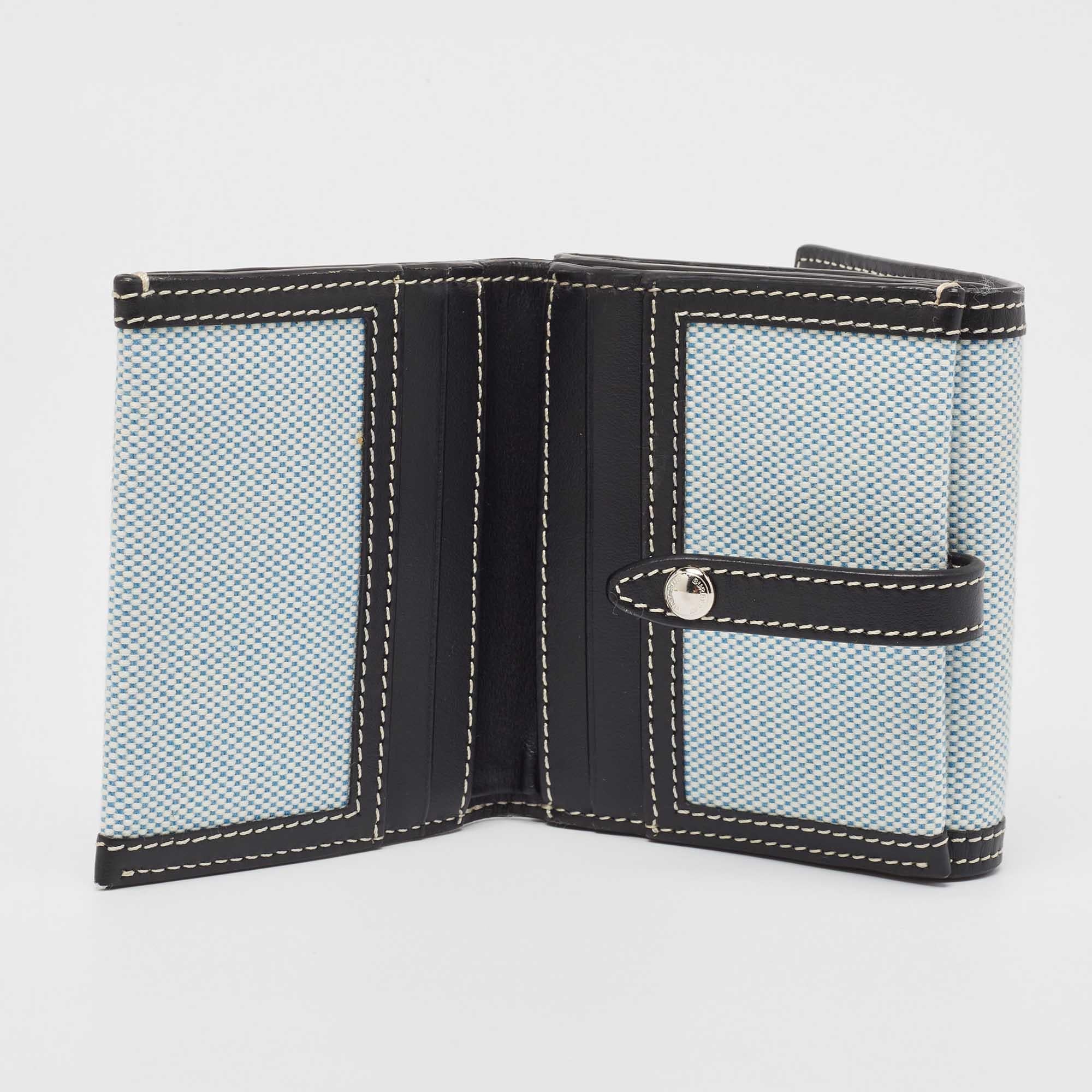 Compact and stylish, this wallet will be your favorite grab-and-go companion. Designed from quality materials, its interior is divided into different compartments to store your cards and cash perfectly.