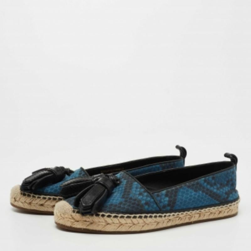 Queste deliziose espadrillas emanano fresche vibrazioni estive e offrono tutto il comfort ai tuoi piedi. Presentano una silhouette ben costruita e l'estetica tipica della casa. Indossali con qualsiasi cosa: jeans, vestiti, pantaloncini.