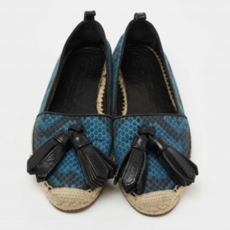 Espadrillas con nappe in tela e pelle con stampa serpente Burberry blu/nero misura 36 In condizioni buone in vendita a Dubai, Al Qouz 2
