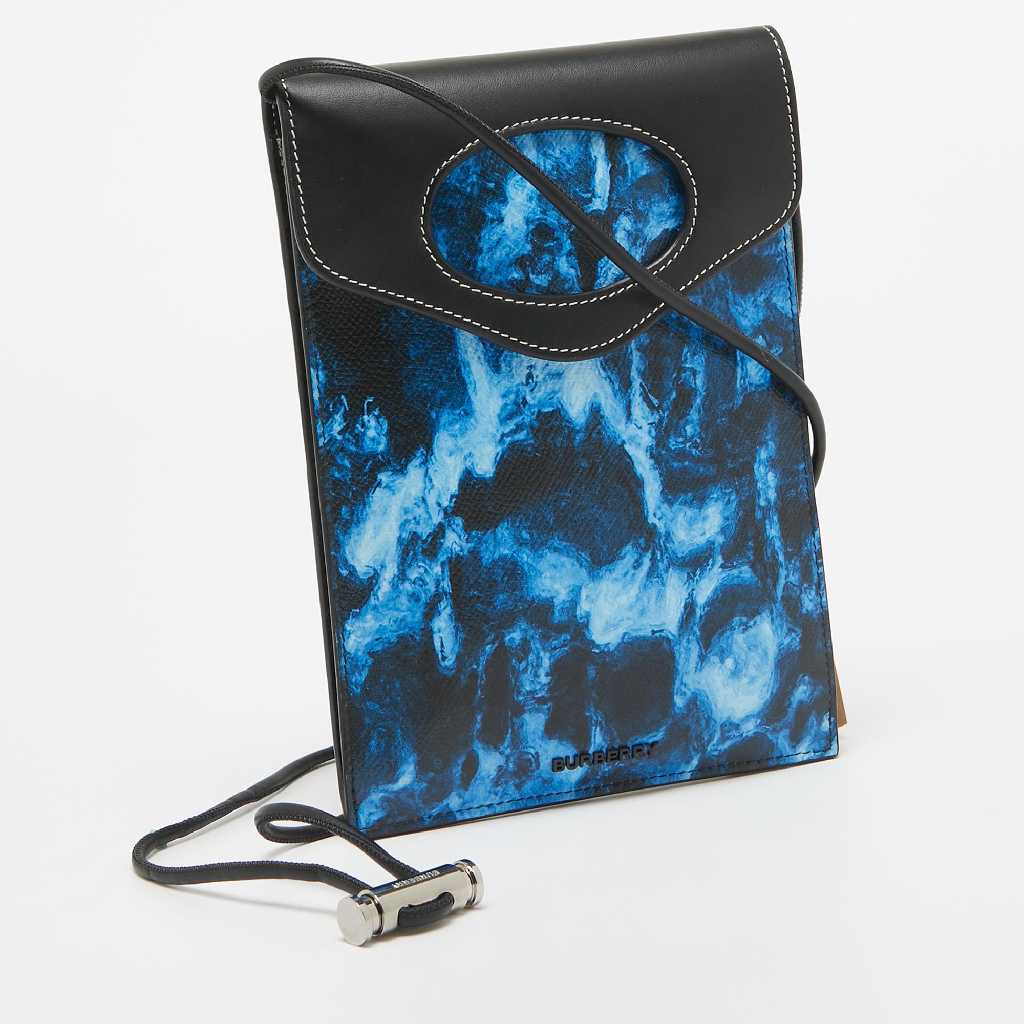 Burberry Blue/Black Water Camo Print Leather Pocket Phone Pouch Crossbody Bag In Good Condition In Dubai, Al Qouz 2