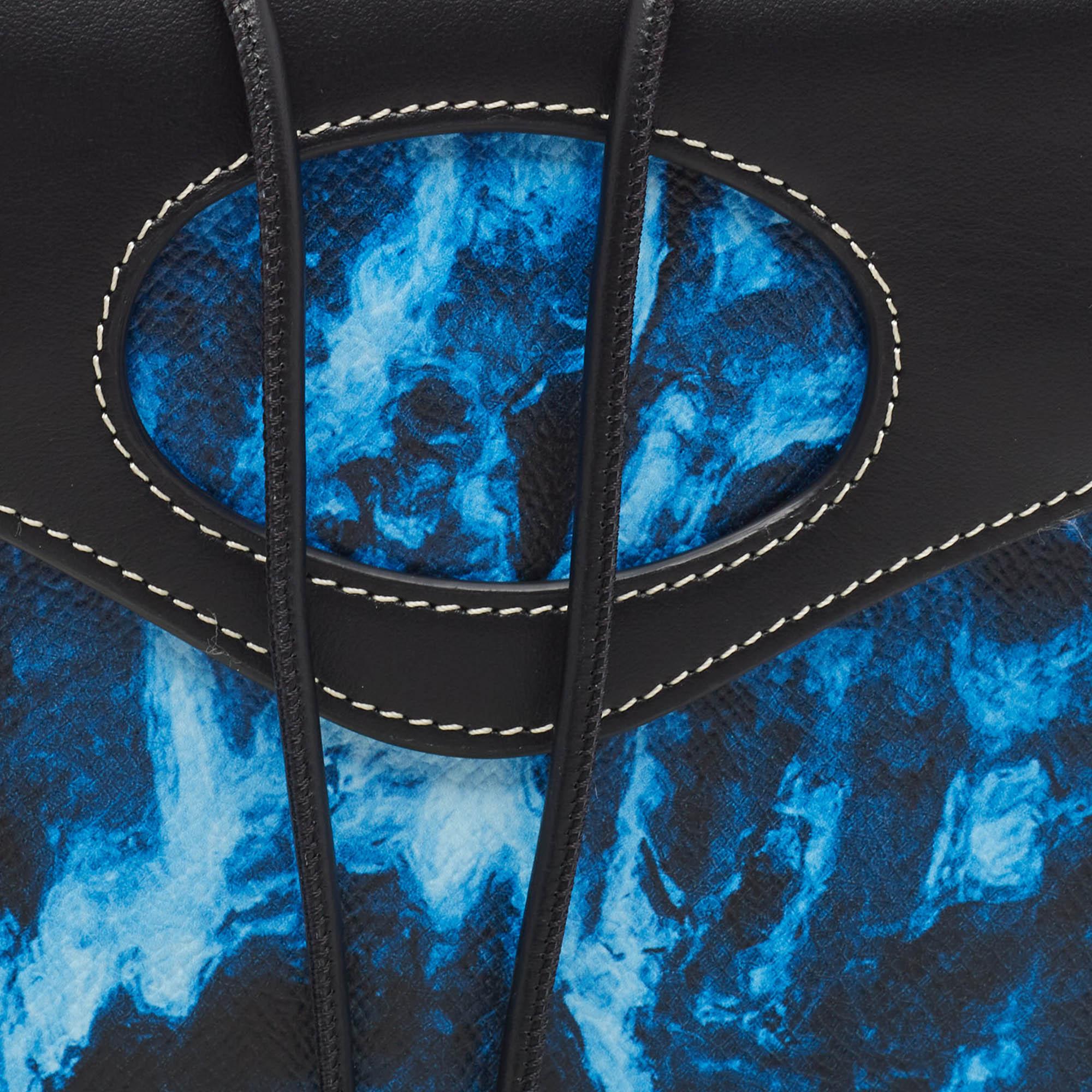 Bolso Crossbody de piel con bolsillo y estampado de camuflaje acuático azul/negro de Burberry en venta 1