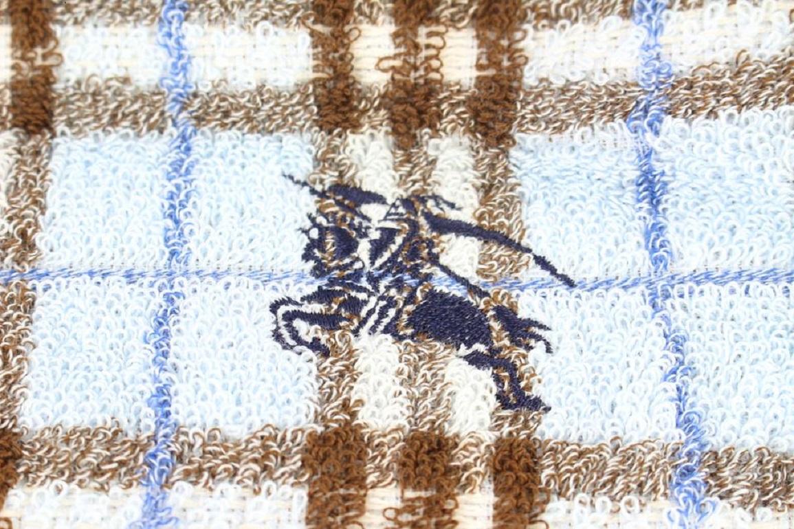 Burberry - Ensemble de bijoux à carreaux Nova avec logo 18burz1113, écharpe et portefeuille, bleu boîte en vente 1