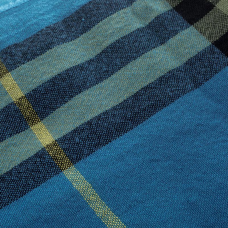 You are bound to impress watchers with this blue scarf from Burberry. Cut from cashmere blend, the scarf has a check print all over its expanse and flaunts fringed edges. It is complete with the brand label on it.

Includes: The Luxury Closet
